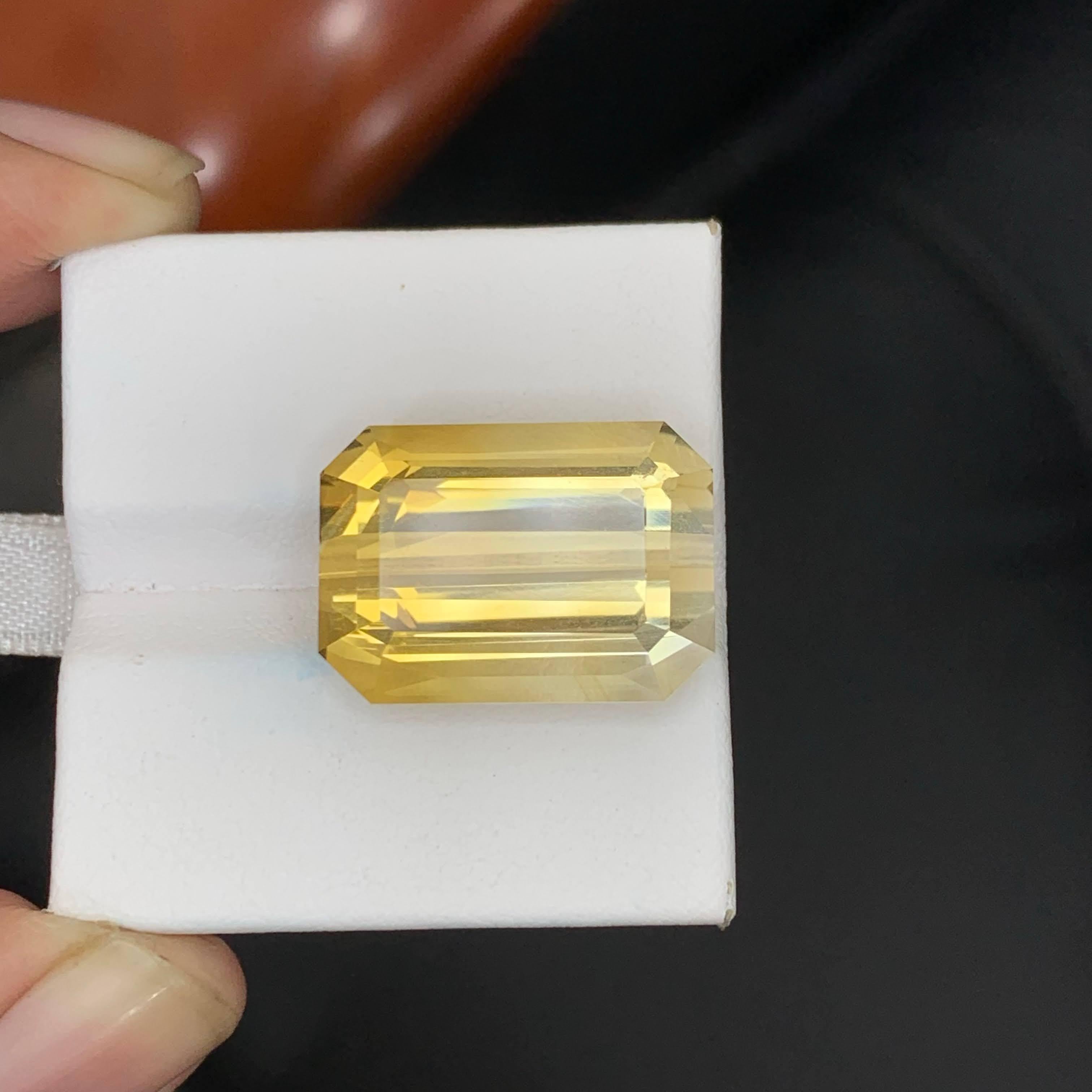 20.35 Carat Natural Loose Bicolor Yellow Citrine Emerald Cut Brazilian Gemstone in vendita 5