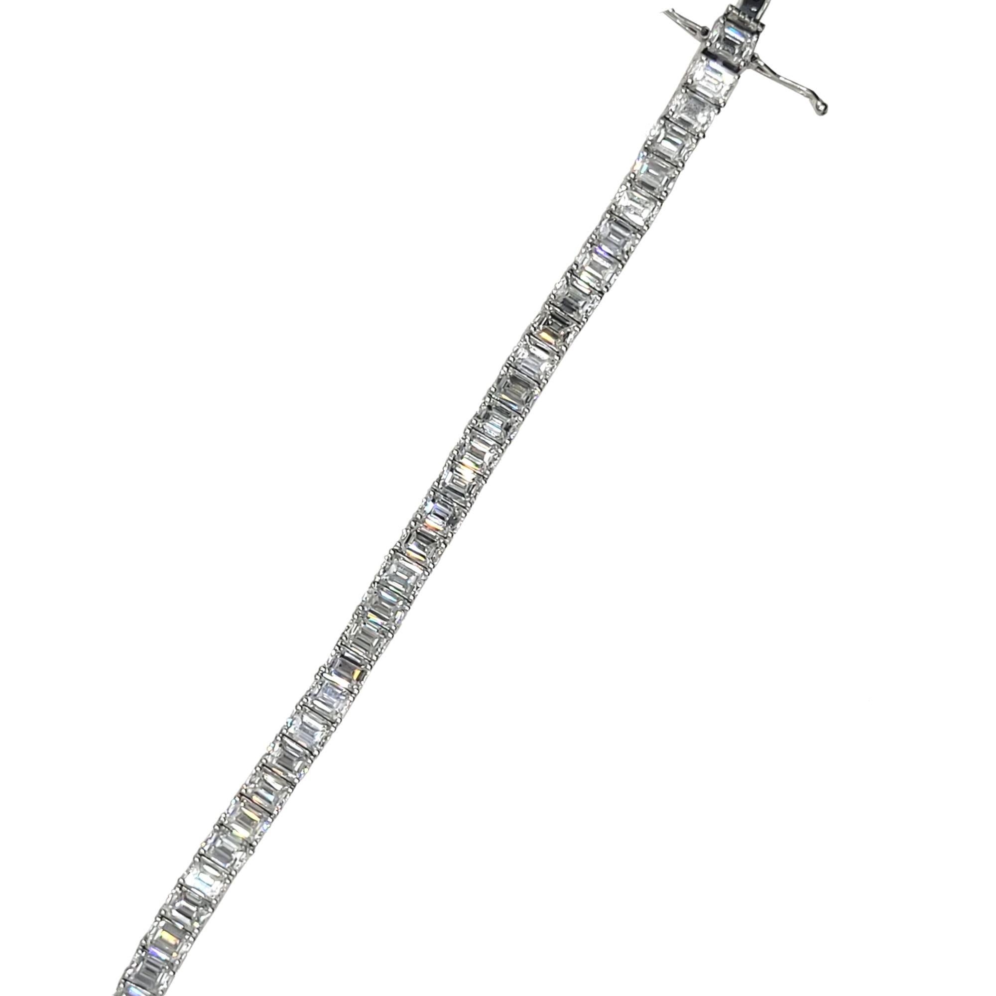 Sebastian Bernard Pulsera de tenis de diamantes talla esmeralda en platino de 20,36 ct (1/2 ct) Corte esmeralda en venta