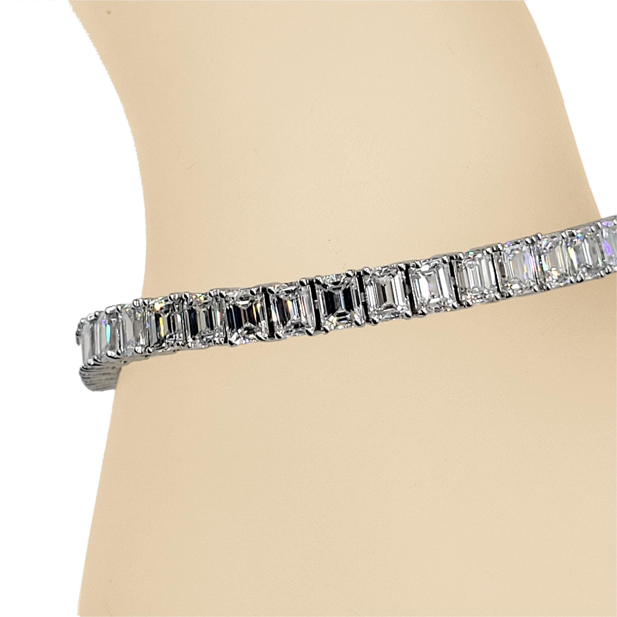 Femenino o masculino Sebastian Bernard Pulsera de tenis de diamantes talla esmeralda en platino de 20,36 ct (1/2 ct) en venta