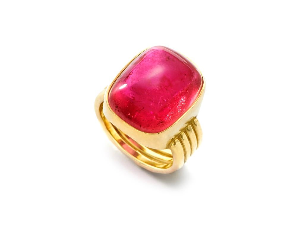 Susan Lister Locke 20.38ct Cushion Cut Cabochon Rubellite & 18K Gold 4 Band Ring In New Condition For Sale In Nantucket, MA