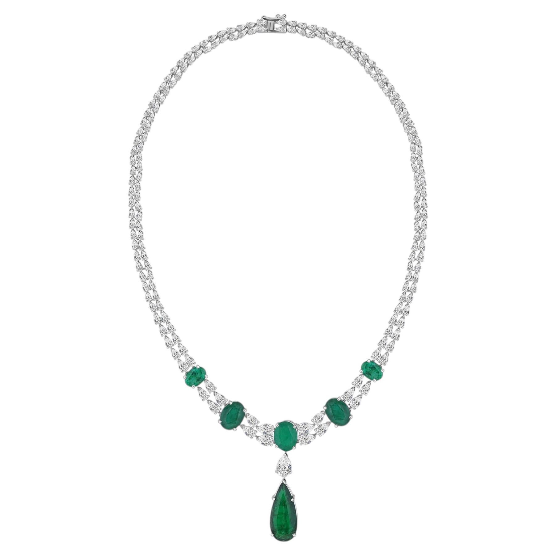 20.39 Carat Zambian Emerald 13.3 Carat SI/H Diamond Necklace 18 Karat White Gold For Sale