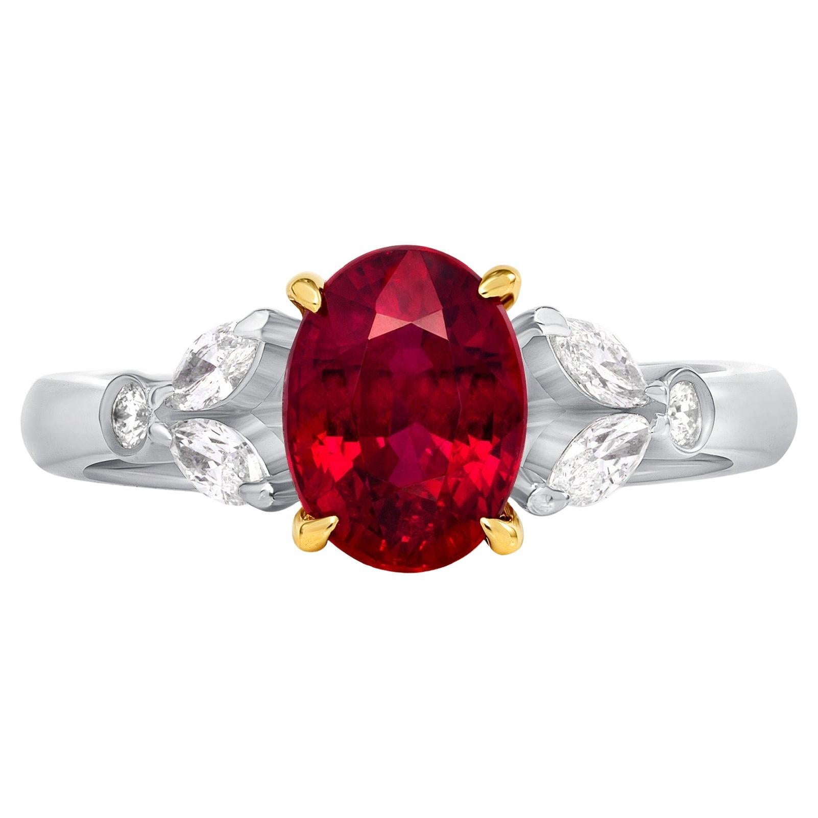 Anillo de Rubí de Mozambique ovalado de 2,03 ct. Certificado GIA.