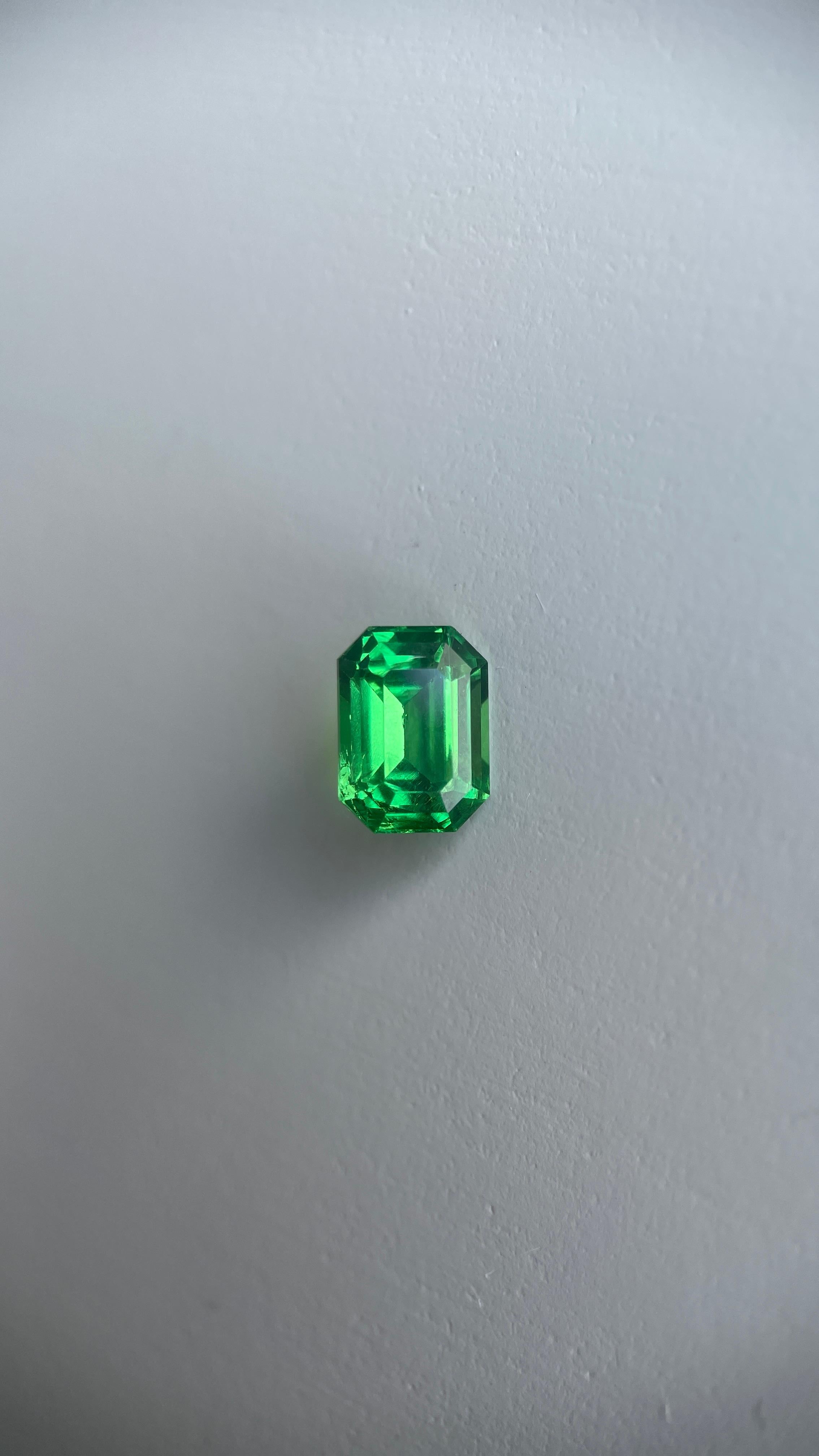 Art Déco 2,03Ct Tsavorite Garnet- Verde vibrante/verde elettrico di qualità superiore in vendita
