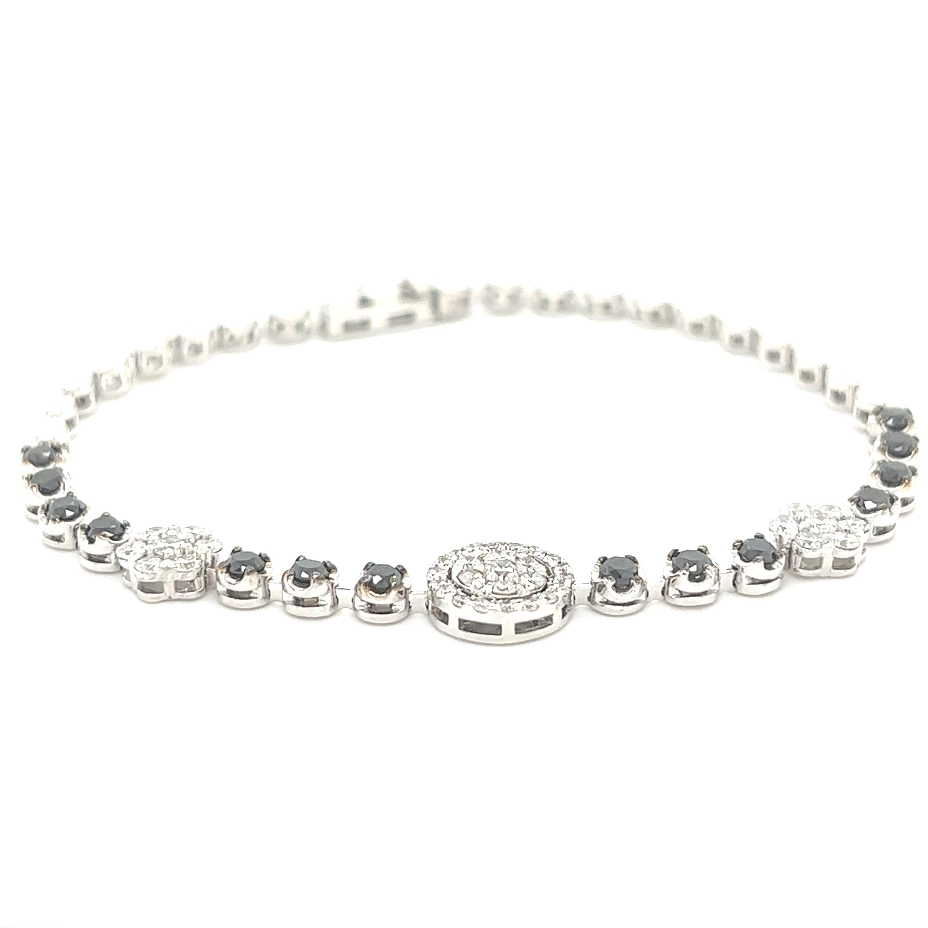 Contemporary 2.04 Carat Black Diamond White Diamond White Gold Bracelet For Sale