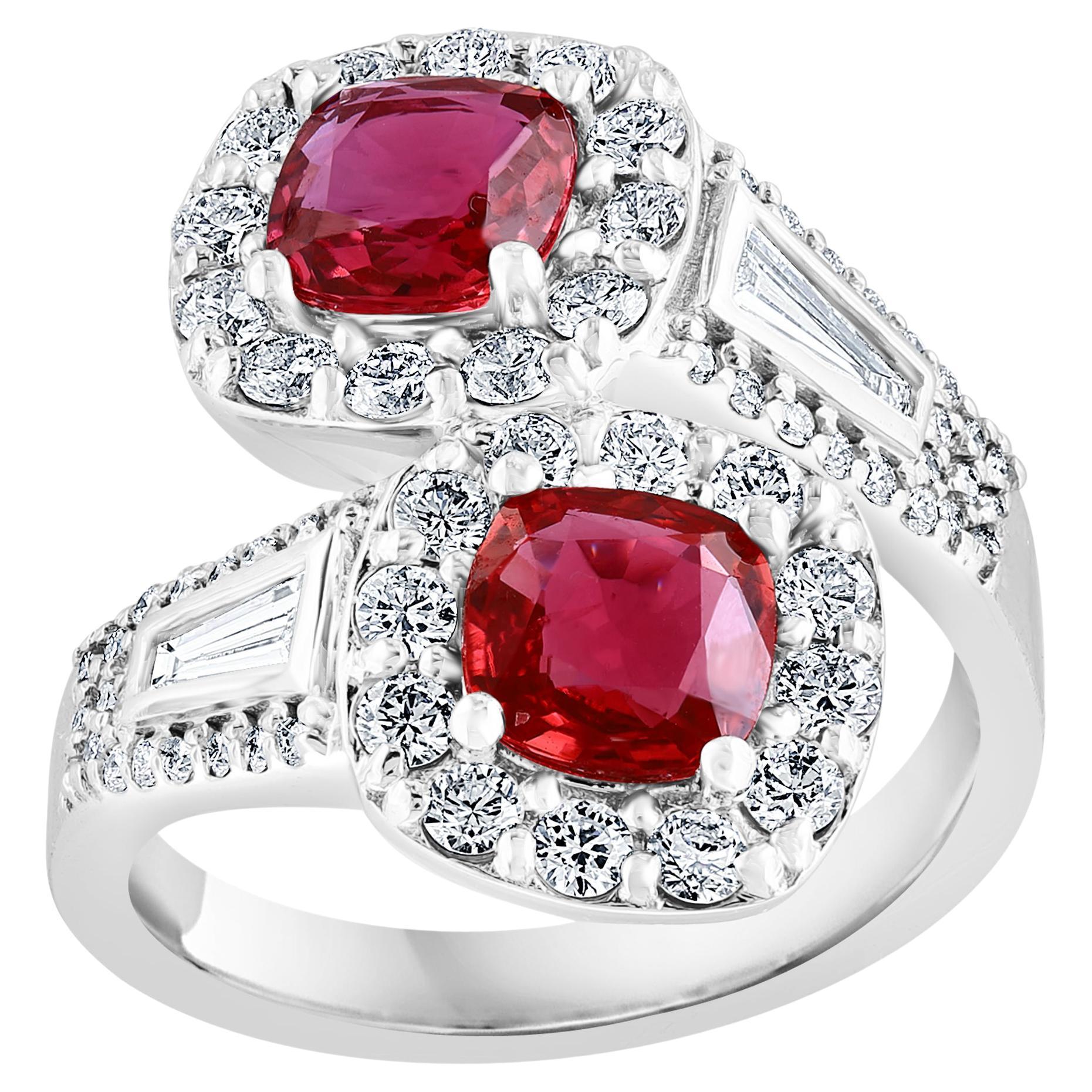 Bague bypass Halo en or blanc 14 carats avec rubis taille coussin de 2,04 carats et diamants