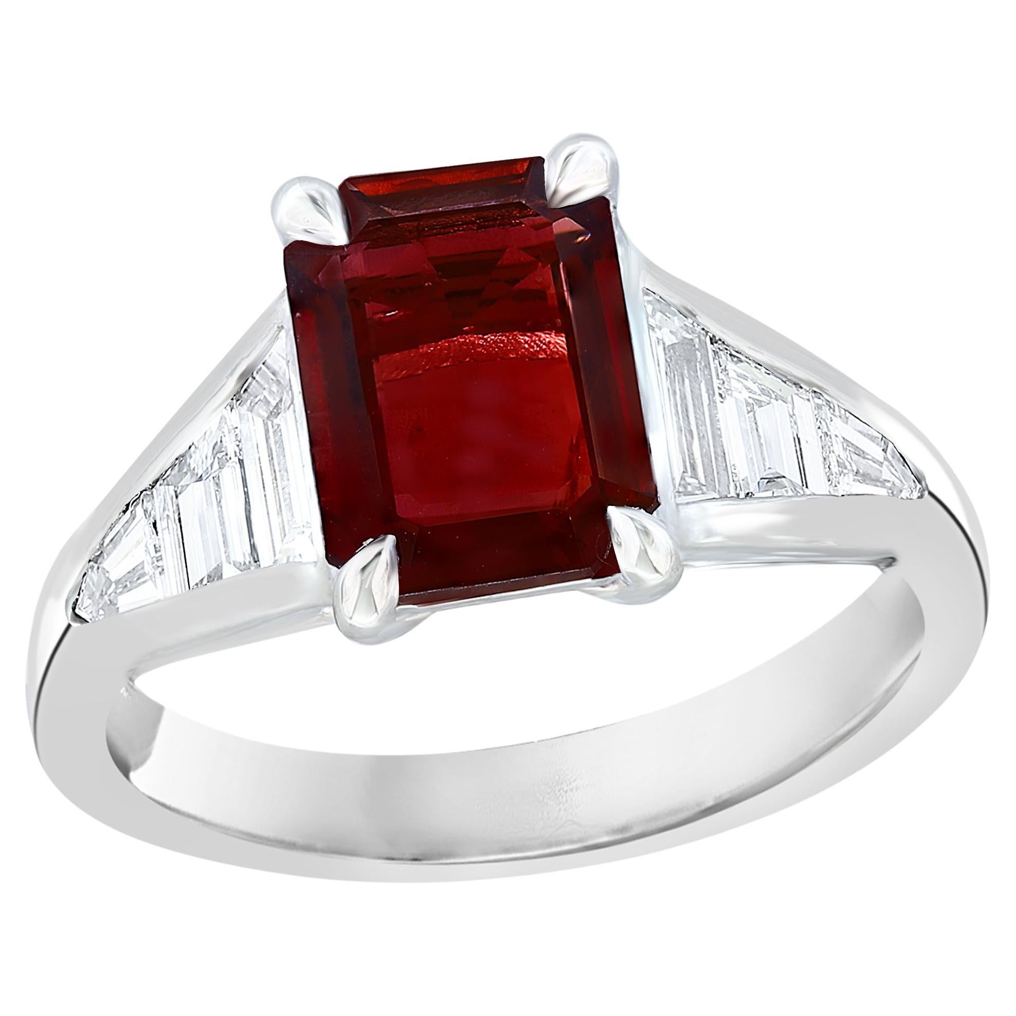 Anillo de compromiso de diamantes y rubí talla esmeralda de 2,04 quilates en platino