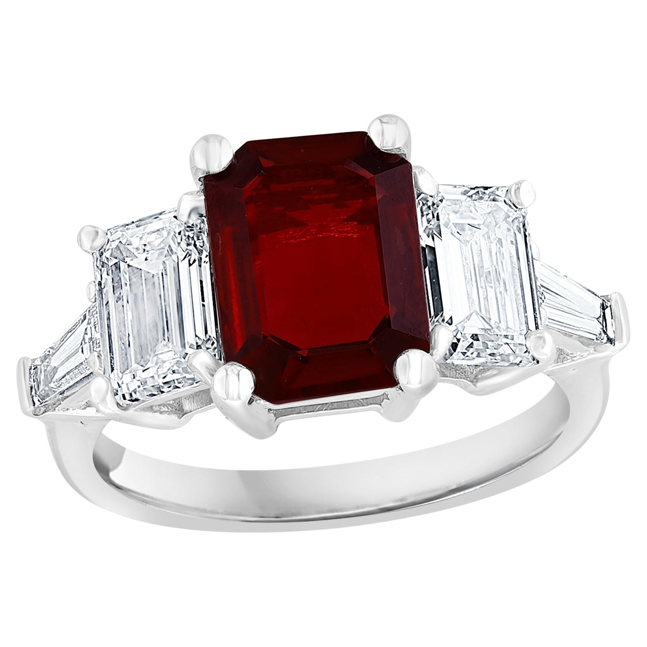 Bague de fiançailles à cinq pierres en diamants et rubis taille émeraude de 2,04 carats