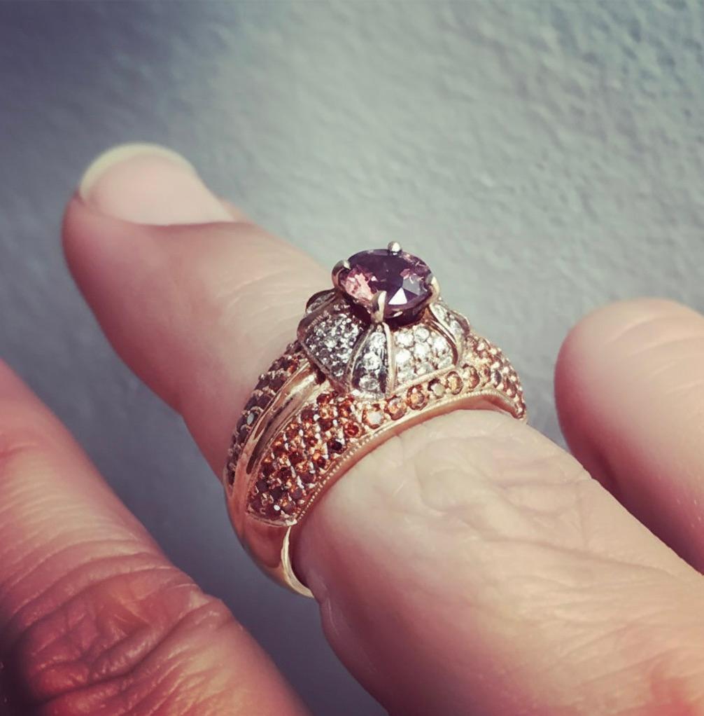 Contemporain Bague Padparadscha en or rose avec diamants et saphir de 2,04 carats en vente