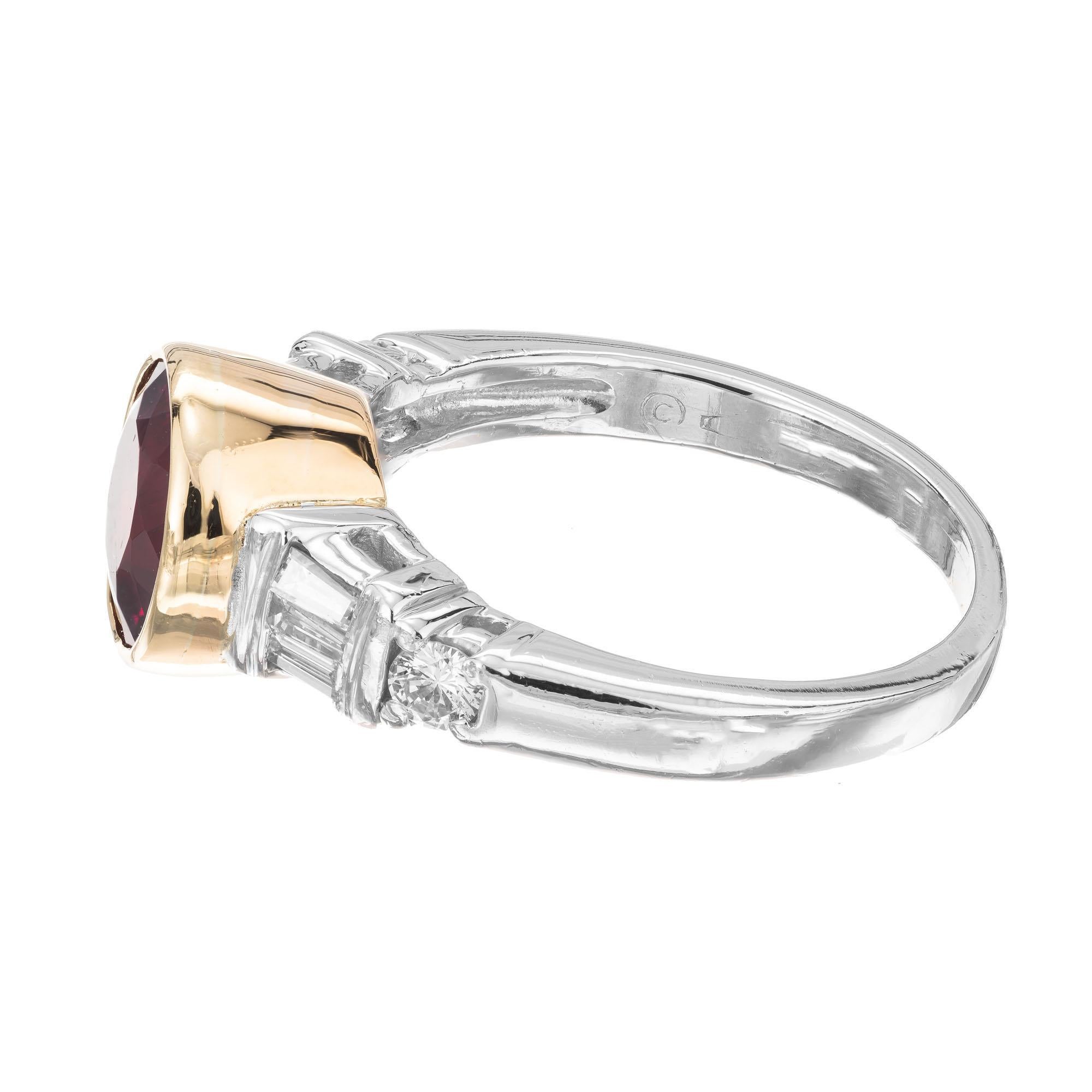 Taille ronde Bague de fiançailles en platine du milieu du siècle dernier avec tourmaline rouge ronde de 2,04 carats et diamants en vente