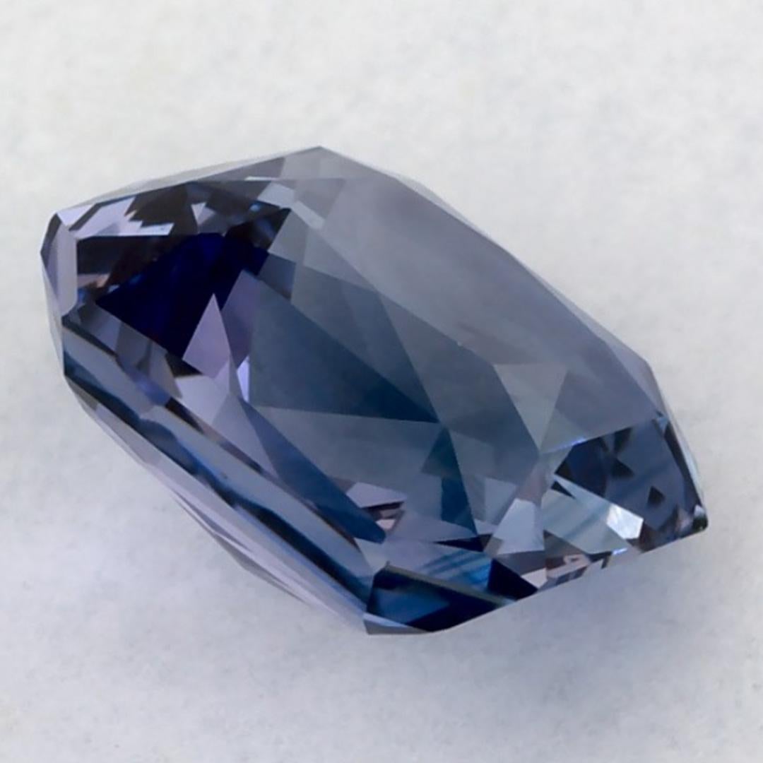Pierre précieuse taille radiant saphir bleu 2.04 carats en vente 1