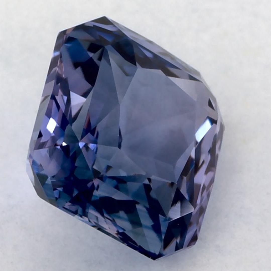 Pierre précieuse taille radiant saphir bleu 2.04 carats en vente 2