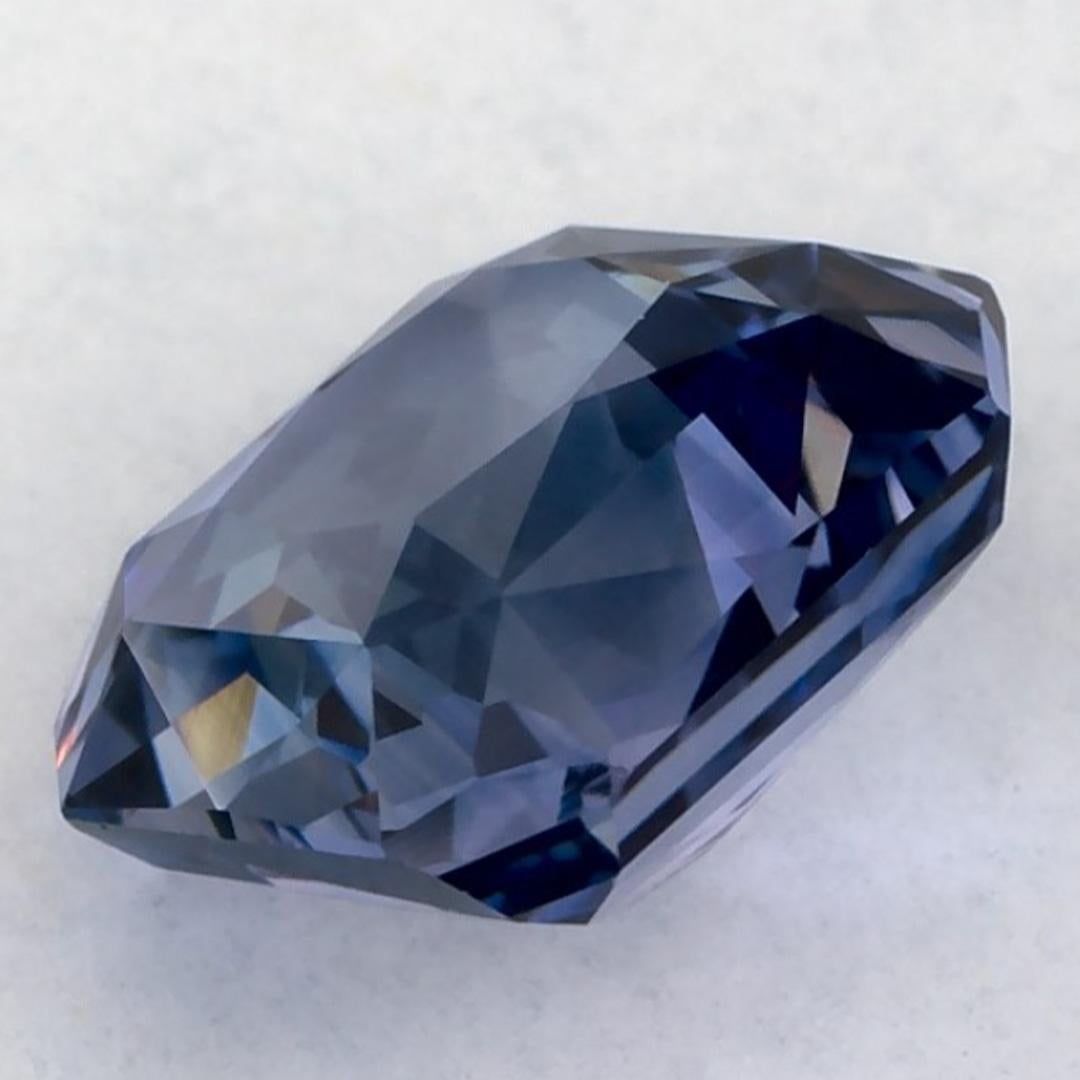 Pierre précieuse taille radiant saphir bleu 2.04 carats en vente 3