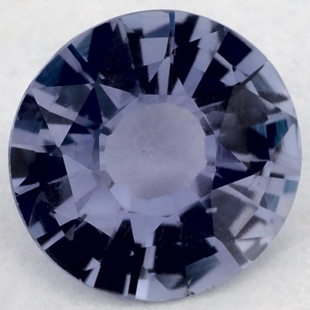 Ein sehr wertvoller September-Geburtsstein mit einer bezaubernden blauen Farbe. Man glaubt, dass sie dem Leben Glück und Reichtum bringen.

Entdecken Sie die lebendige Kollektion von Smaragden, Rubinen und Saphiren in unserem Geschäft, die als lose