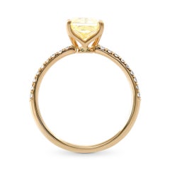 2.04 cts GIA Certified Fancy Yellow Radiant Diamond Side-stone Ring (bague à pierres latérales)