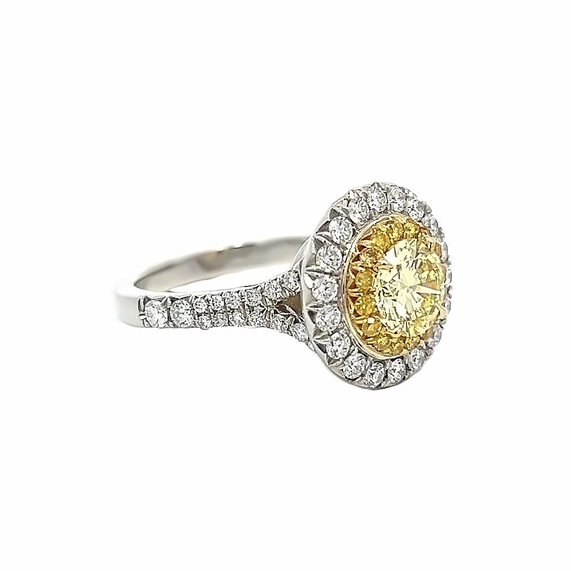 Anillo de compromiso de mujer con diamante amarillo fantasía de 2.04 quilates totales. Certificado GIA. Movimiento estético en venta