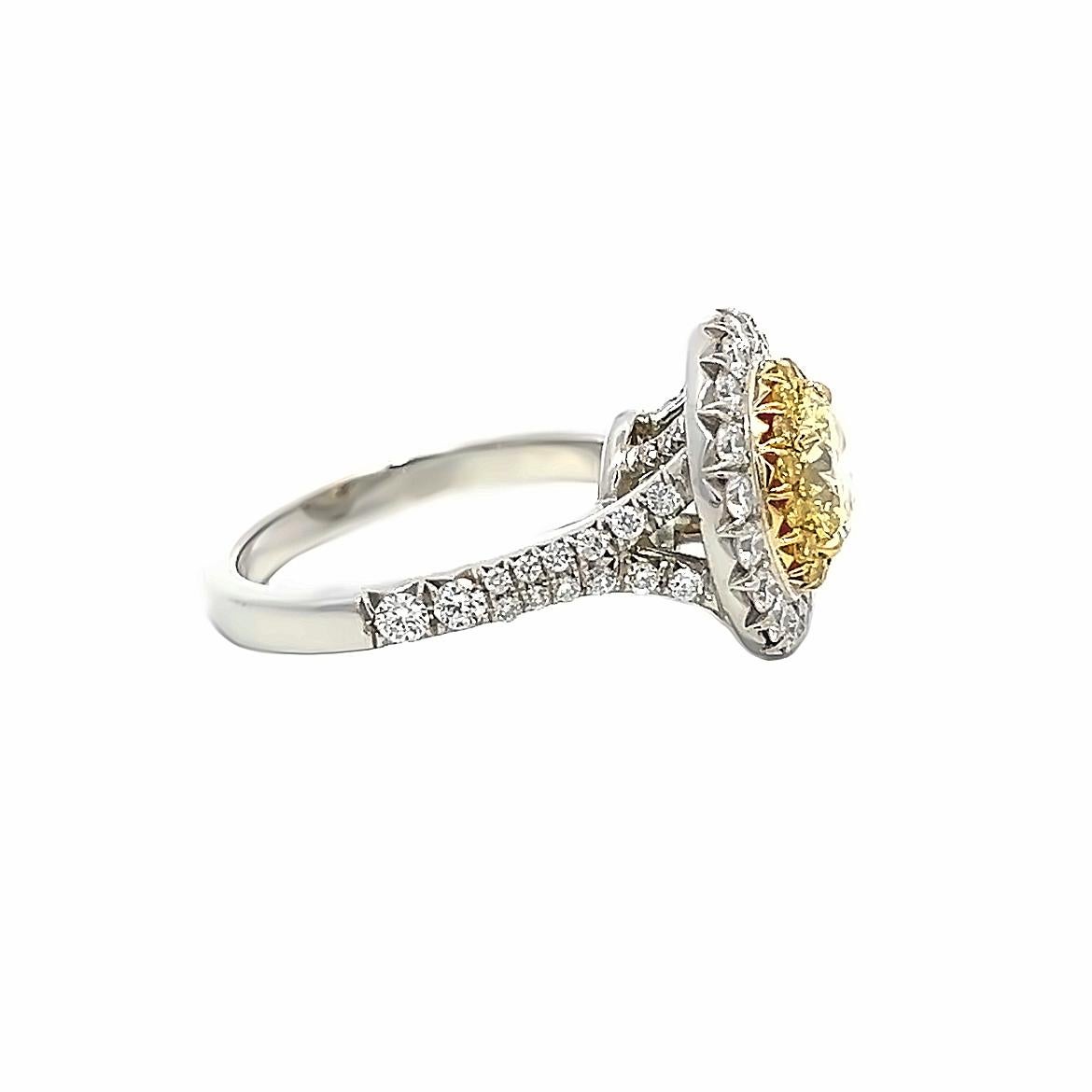 Anillo de compromiso de mujer con diamante amarillo fantasía de 2.04 quilates totales. Certificado GIA. Corte redondo en venta
