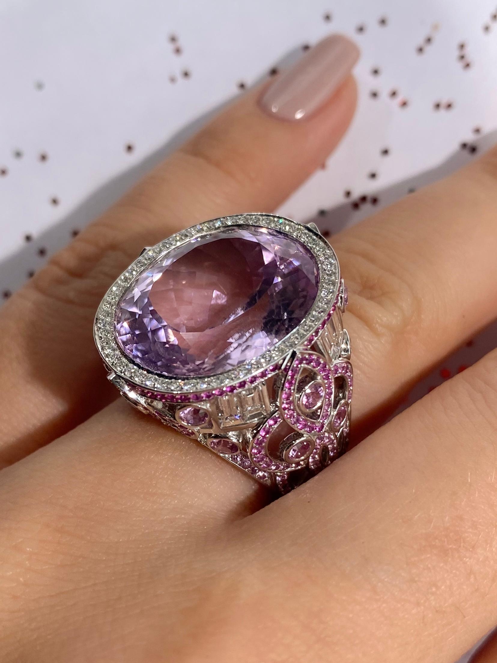 Modern 20.40 Carat Kunzite with Pink Fancy Sapphires and Diamond Fading Ring 18K Gold For Sale