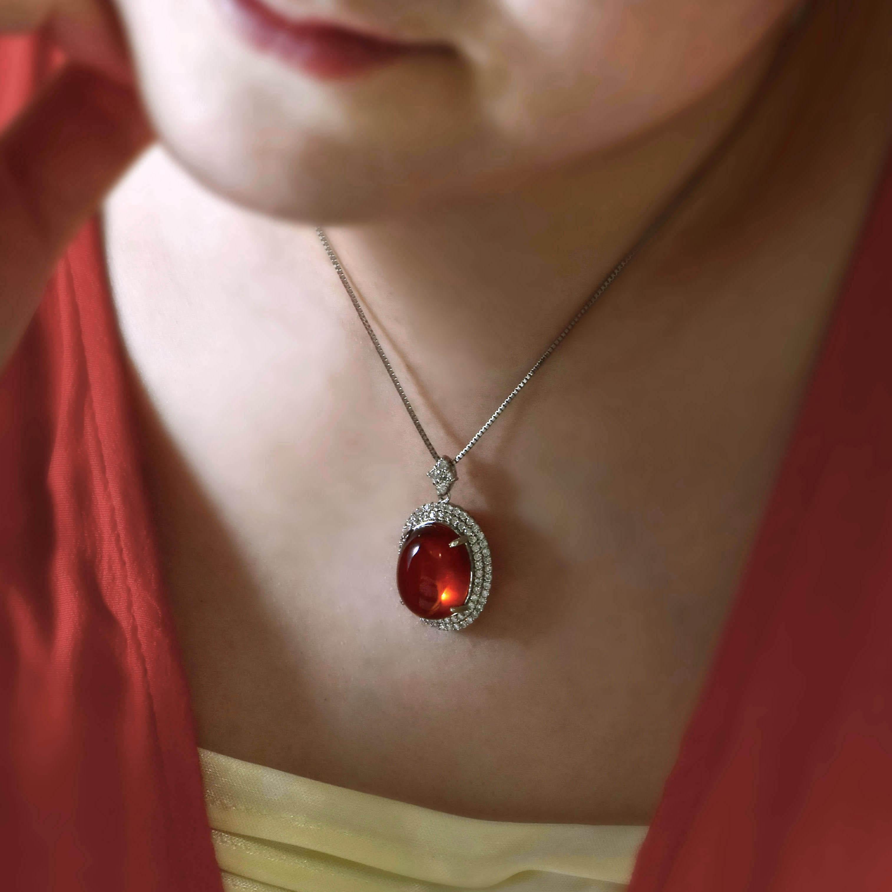 20.42 Carat Natural Cabochon Mandarin Garnet & Diamond Pendant Made in Platinum In New Condition For Sale In Tokyo, JP