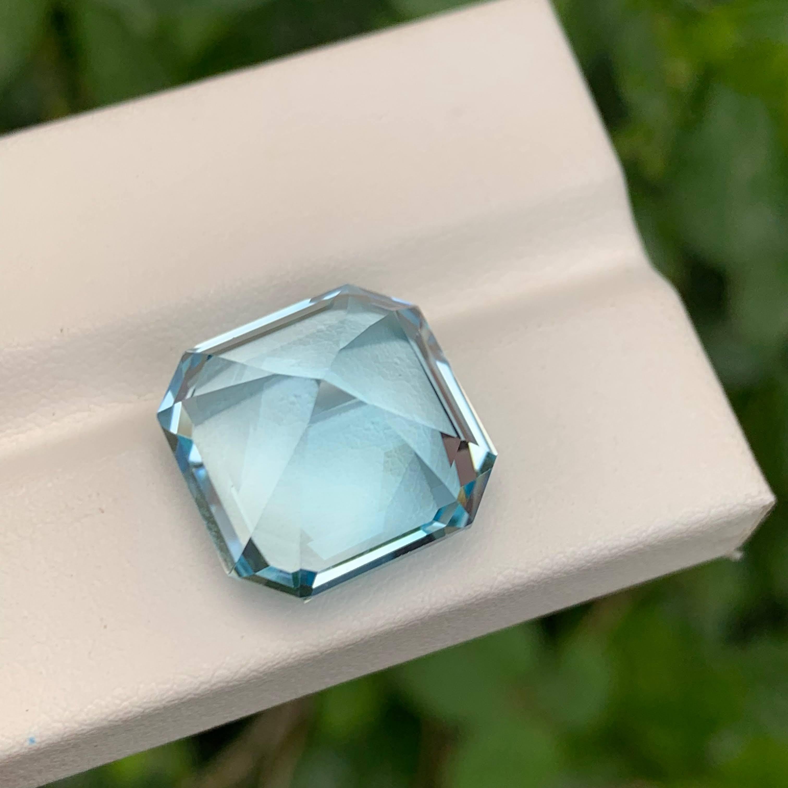 Moderno 20,45 Carati di Topazio Blu Svizzero Naturale Sciolto Taglio Asscher Gemma del Madagascar in vendita