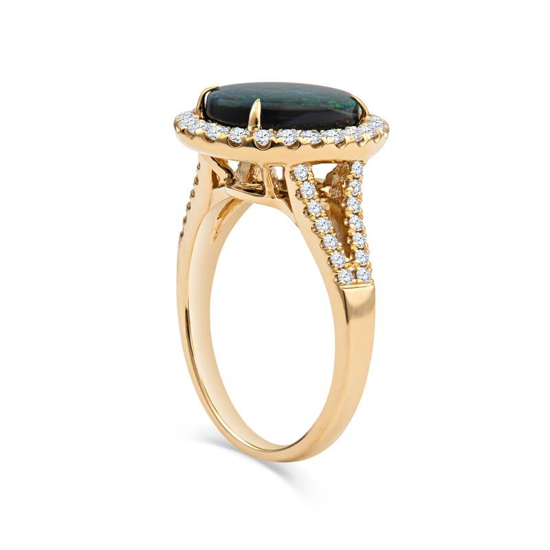 2,04 Karat australischer Opal mit 0,54 Karat Diamanten, gefasst in 18 Karat Goldring (Rundschliff) im Angebot