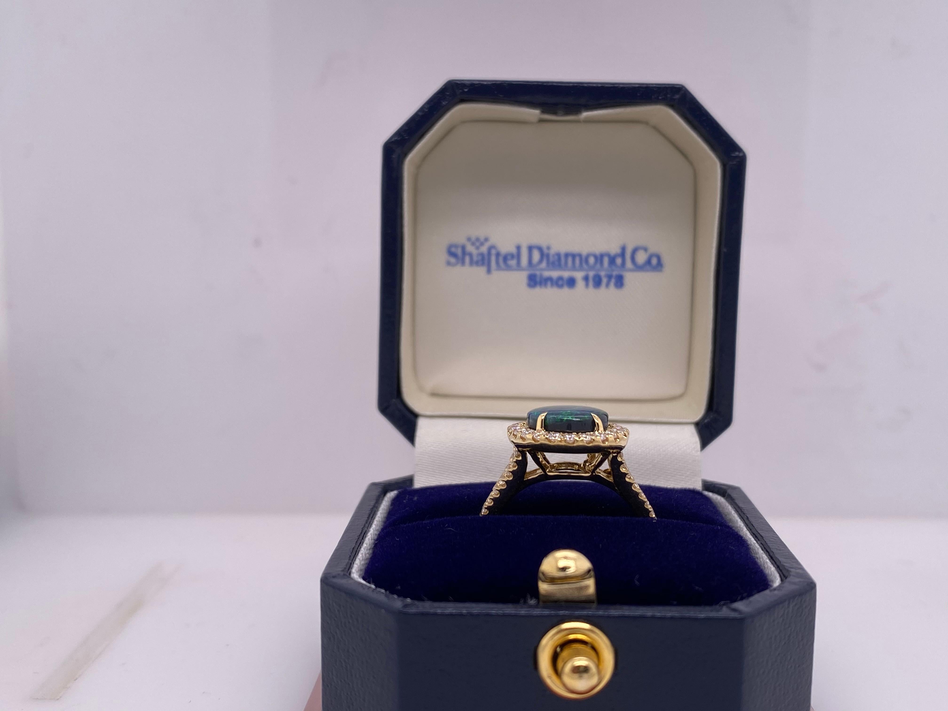 2,04 Karat australischer Opal mit 0,54 Karat Diamanten, gefasst in 18 Karat Goldring für Damen oder Herren im Angebot