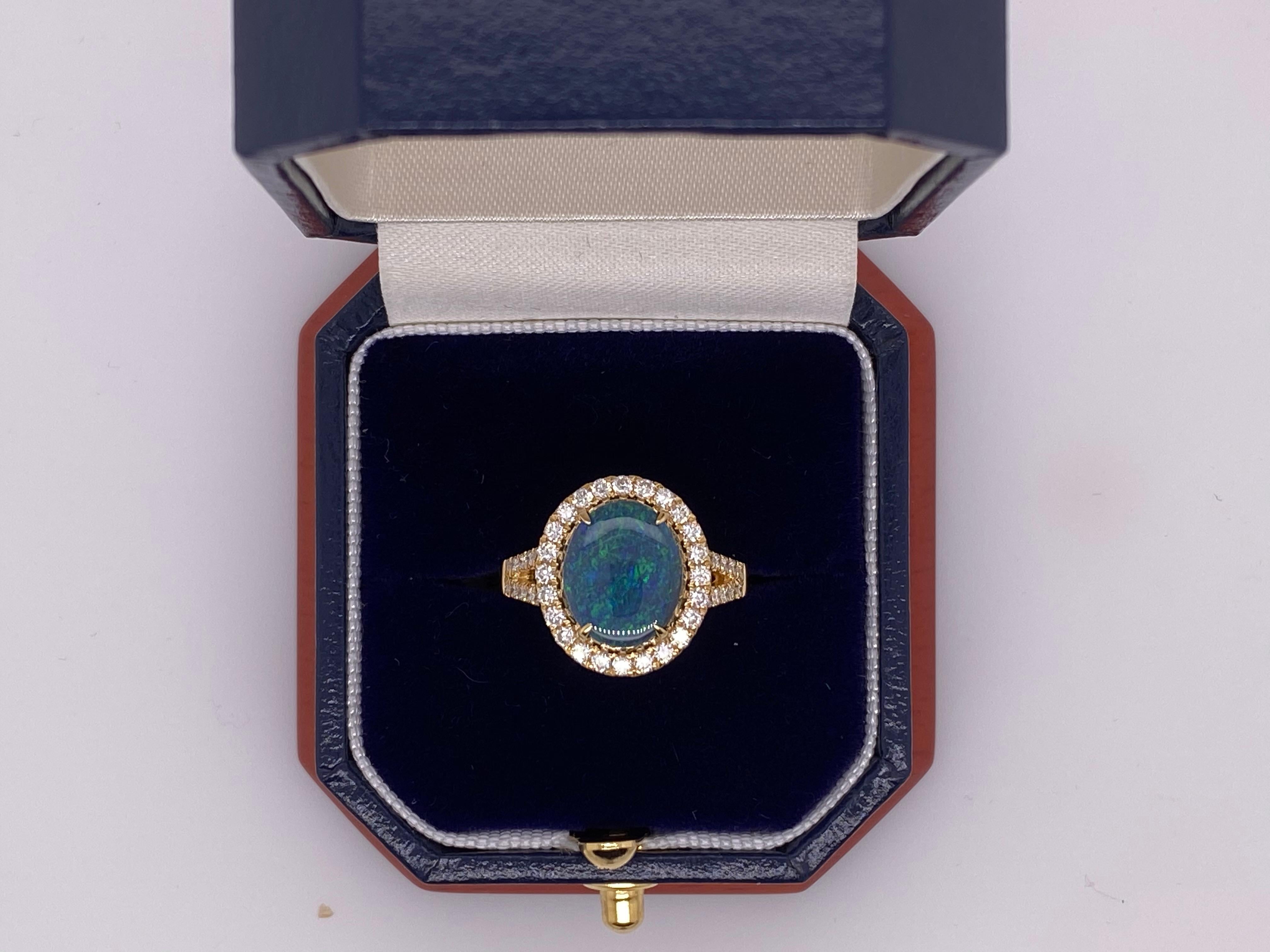 2,04 Karat australischer Opal mit 0,54 Karat Diamanten, gefasst in 18 Karat Goldring im Angebot 2