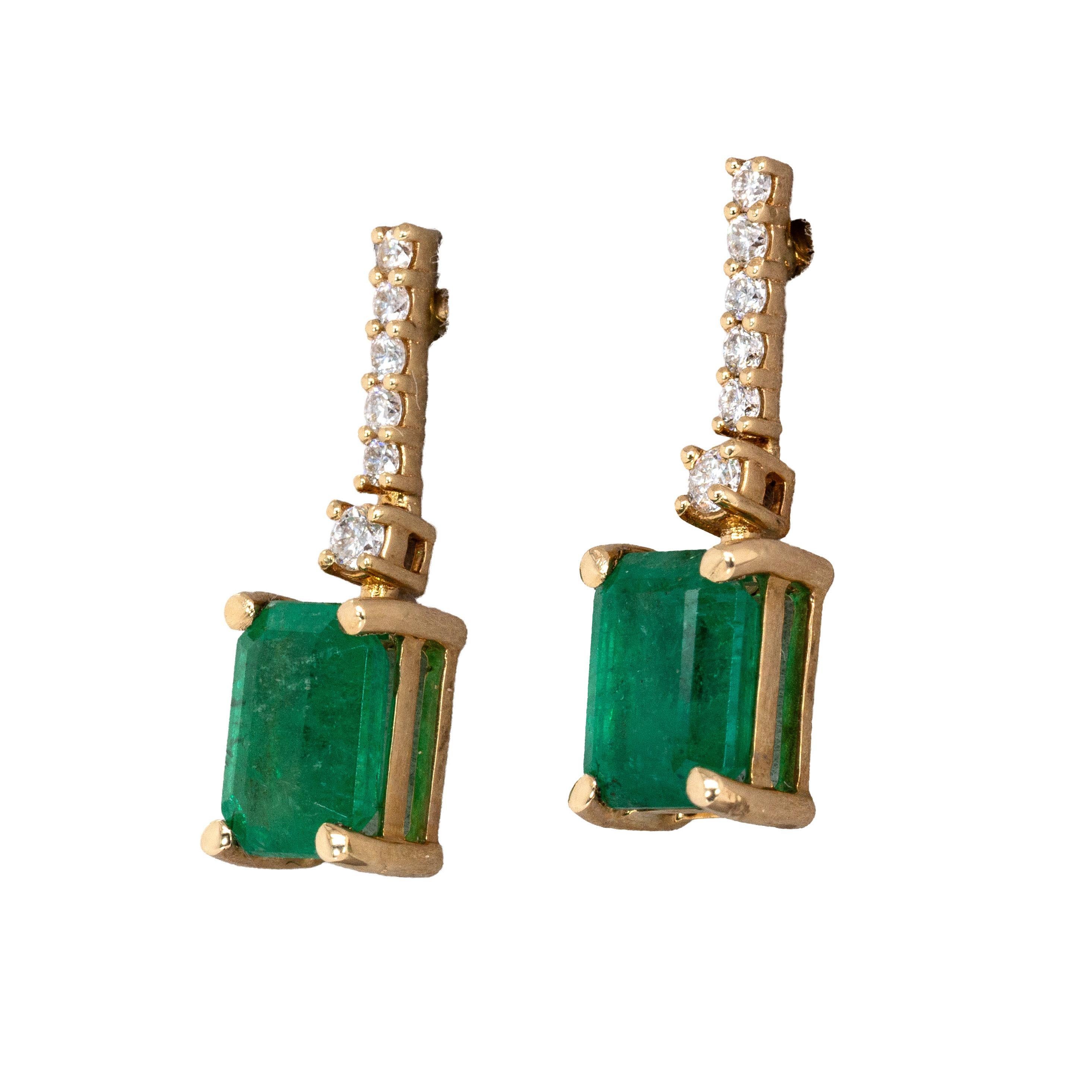 Contemporain Boucles d'oreilles émeraude de 2.04cts avec accents de diamant naturel : Or massif 14k, 7x5mm en vente