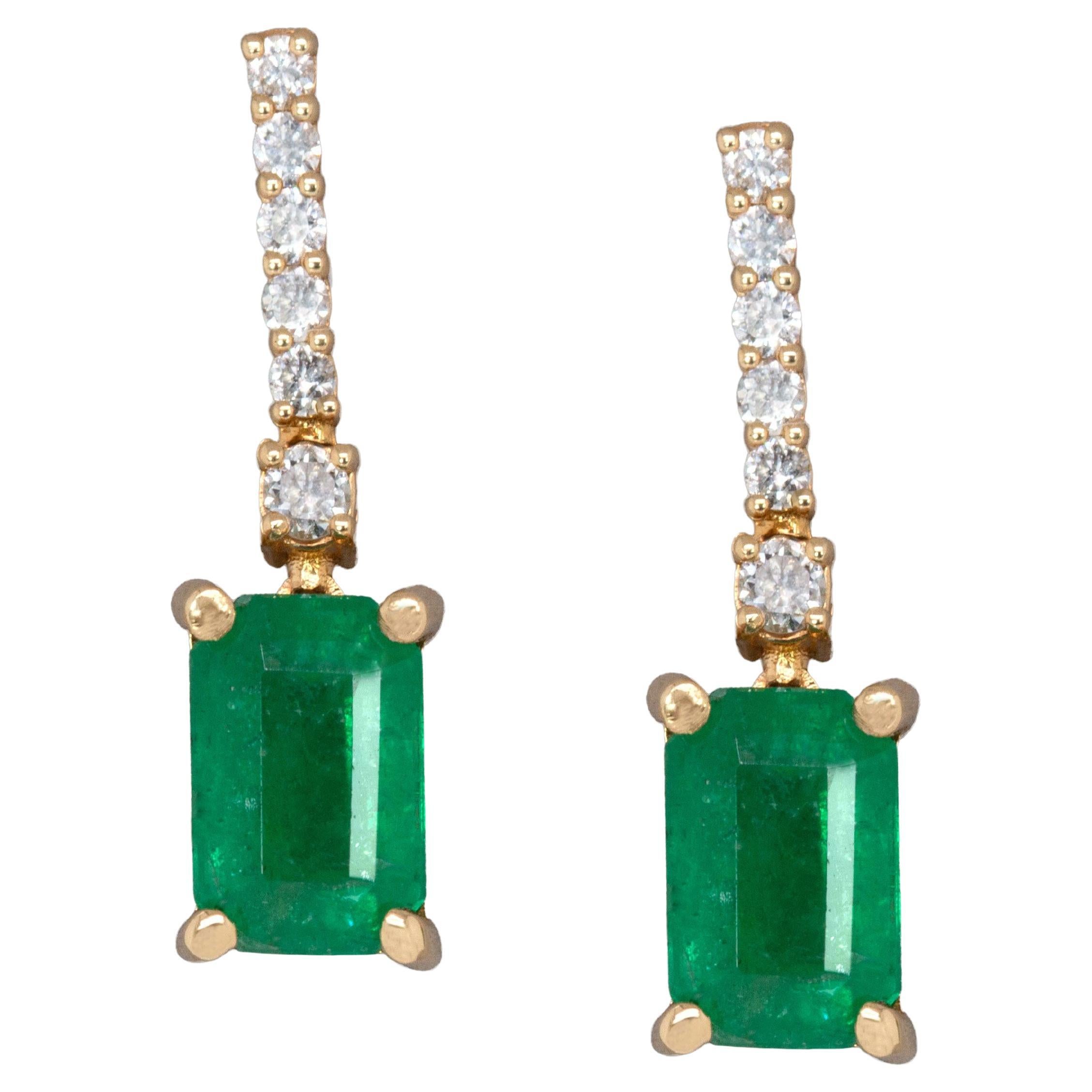 Boucles d'oreilles émeraude de 2.04cts avec accents de diamant naturel : Or massif 14k, 7x5mm