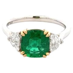 Esmeralda en cojín de 2,05 quilates y anillo de cóctel vintage de platino con diamantes