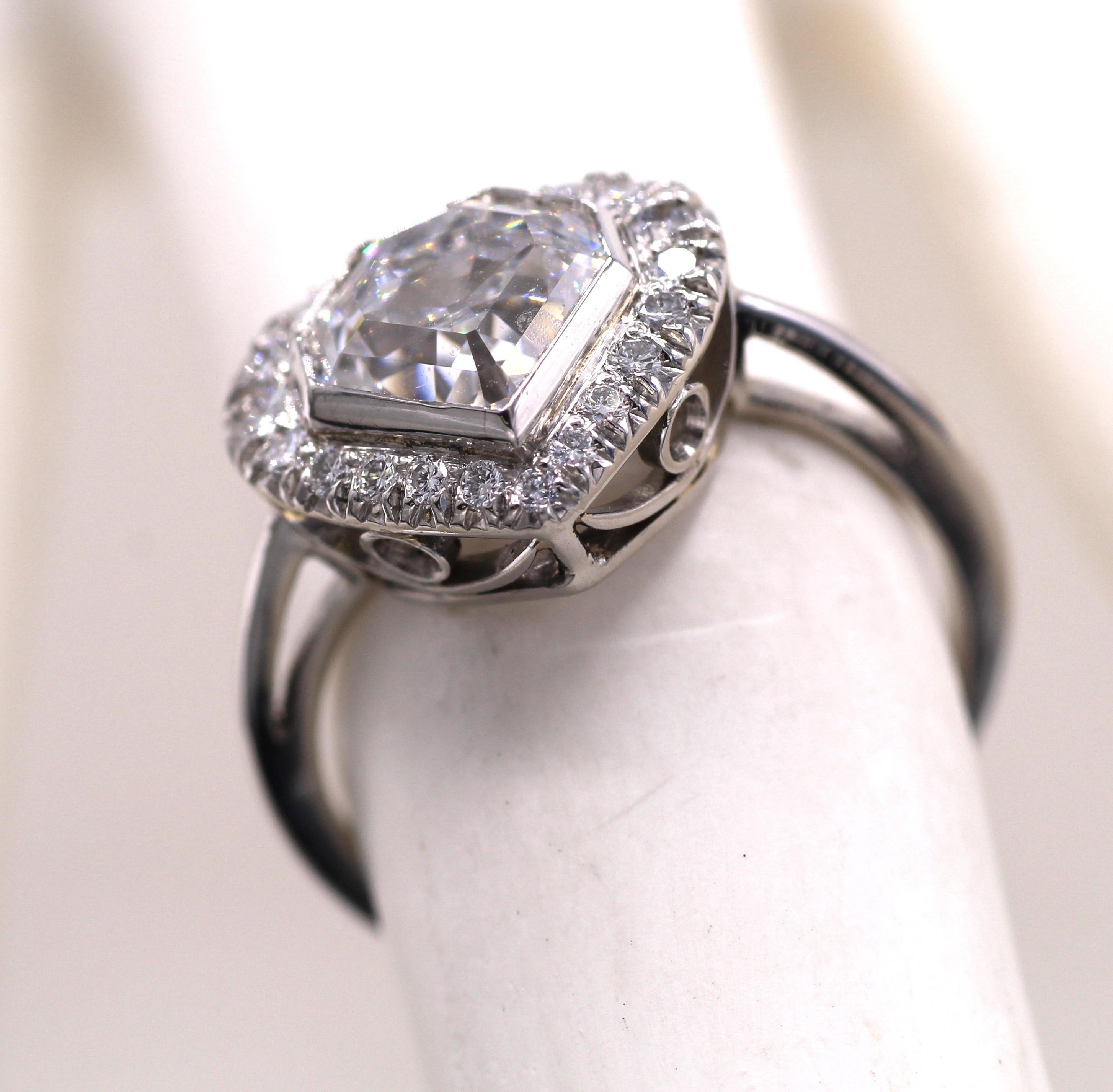 Taille losange Bague de fiançailles en platine avec diamant en forme de cerf-volant de 2,05 carats D VS1 certifié par le GIA en vente