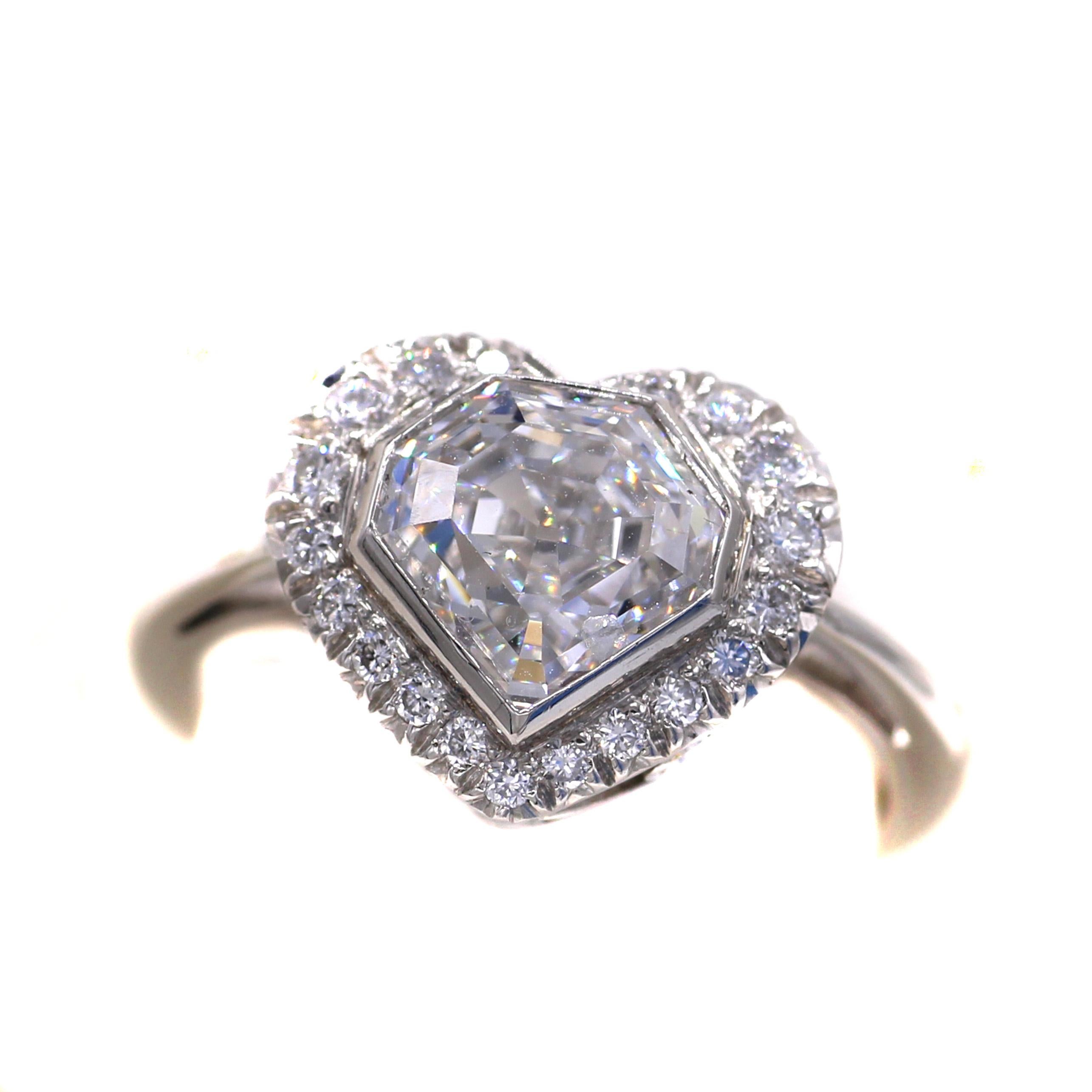 Bague de fiançailles en platine avec diamant en forme de cerf-volant de 2,05 carats D VS1 certifié par le GIA Neuf - En vente à New York, NY