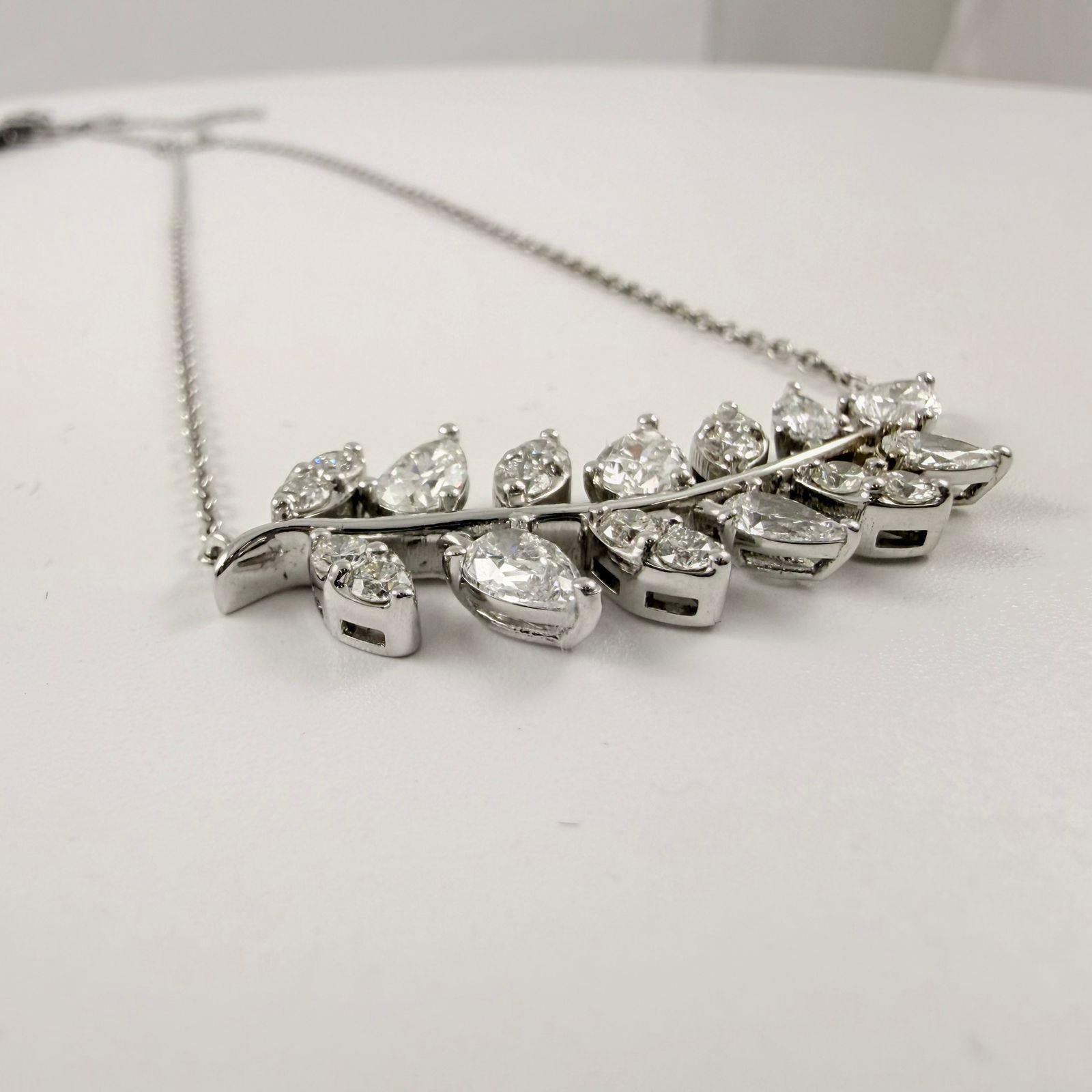 Contemporain Collier feuille en or blanc 14 carats, 2,05 carats, 17 pouces en vente
