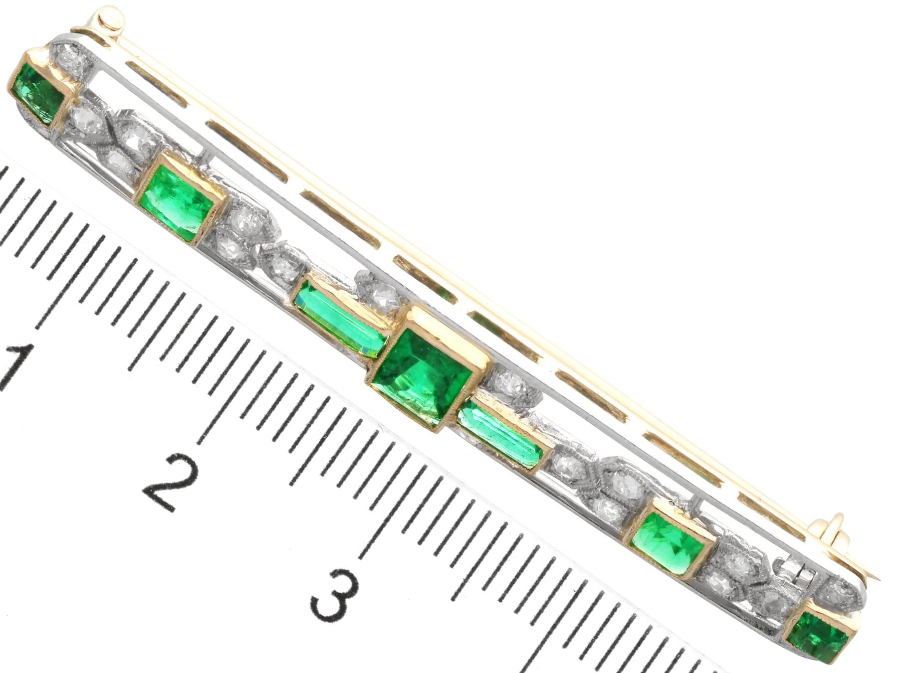 Smeraldo da 2,05 carati e diamante da 0,40 carati, spilla a barretta in oro giallo 9k, circa 1910 in vendita 2