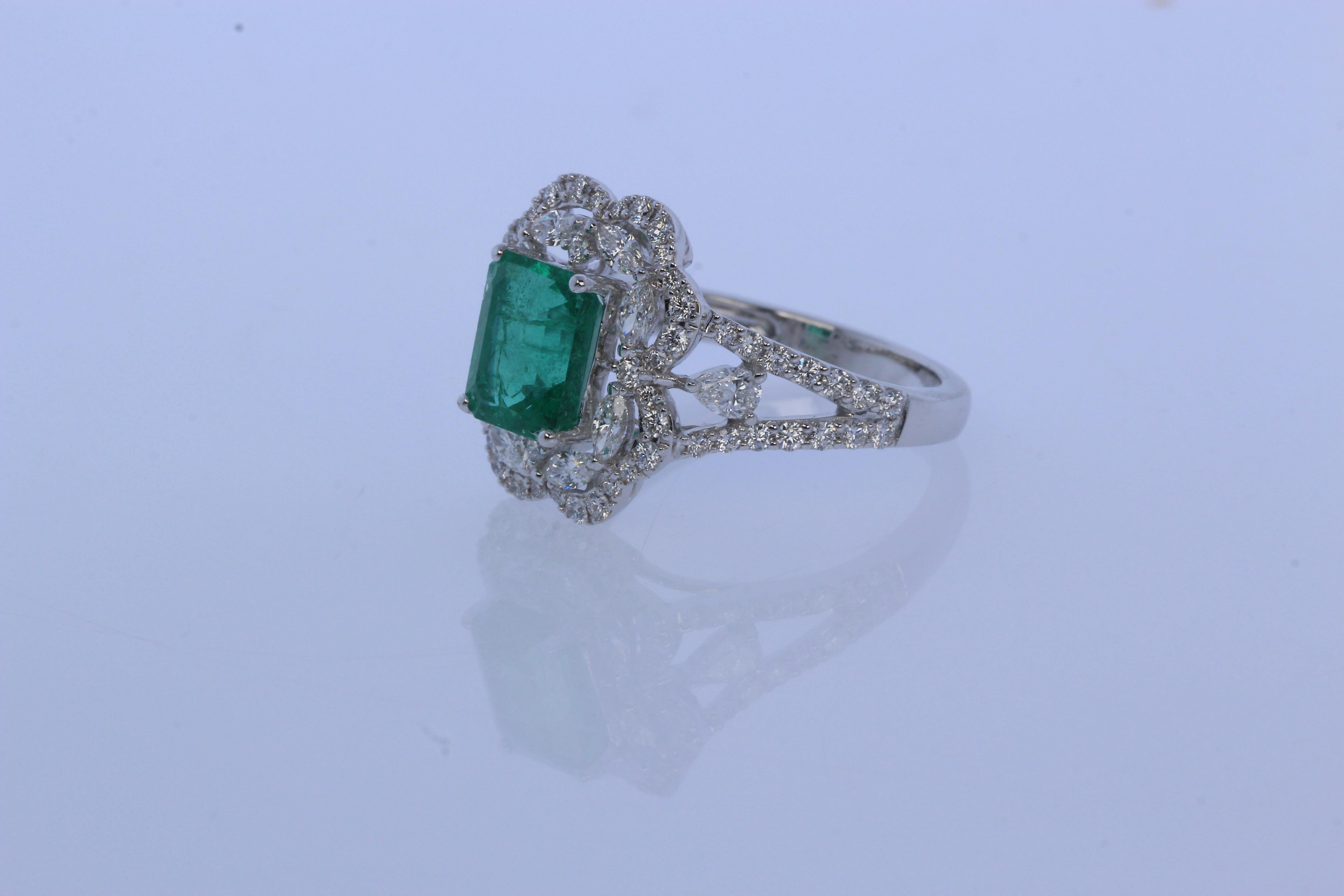 Women's or Men's 2.05 Carat Emerald and Diamond Ring in 18 Karat Gold For Sale