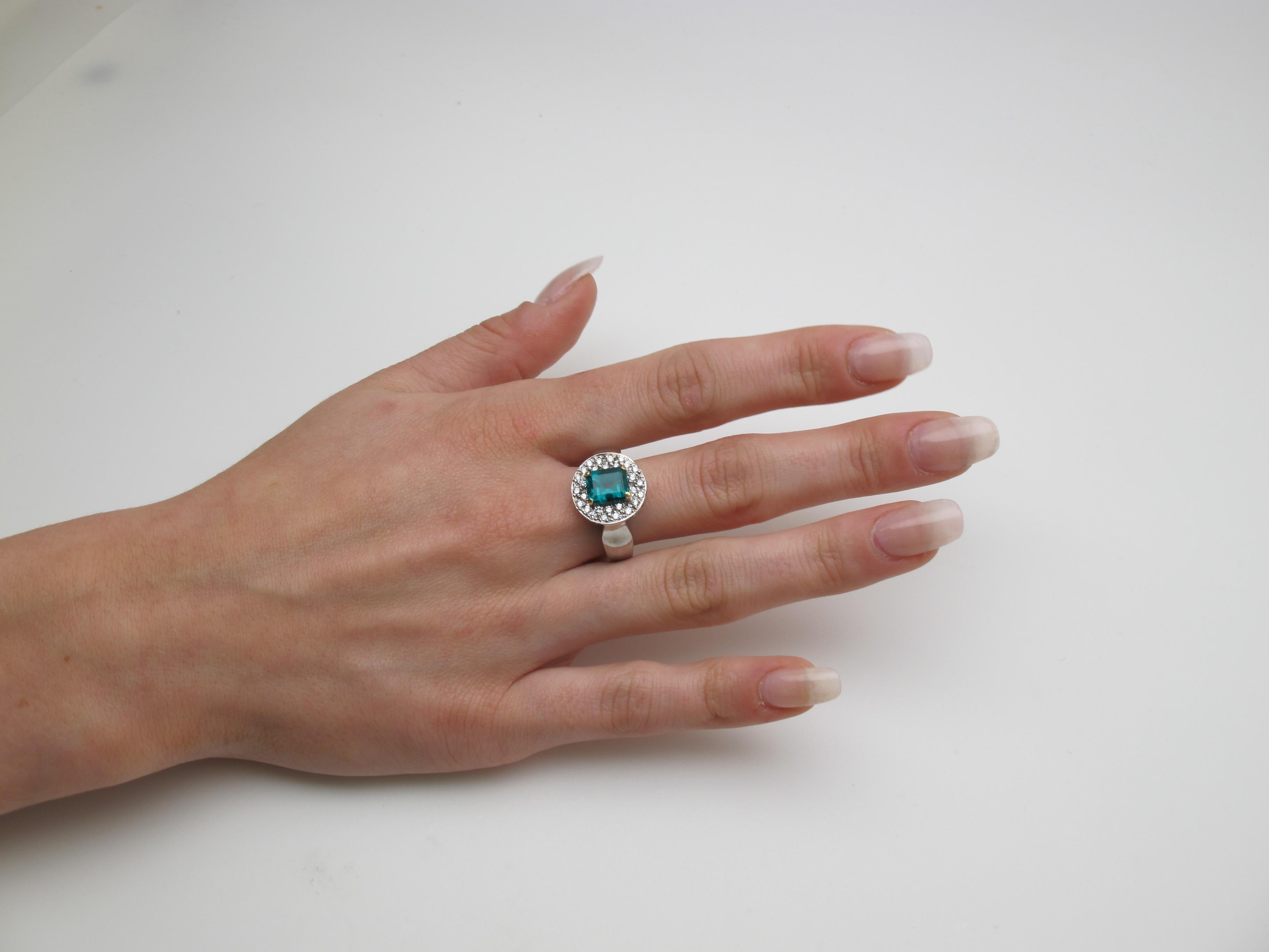 Emerald and Diamond Cocktail Ring in White Gold, 2.05 Carats For Sale 5
