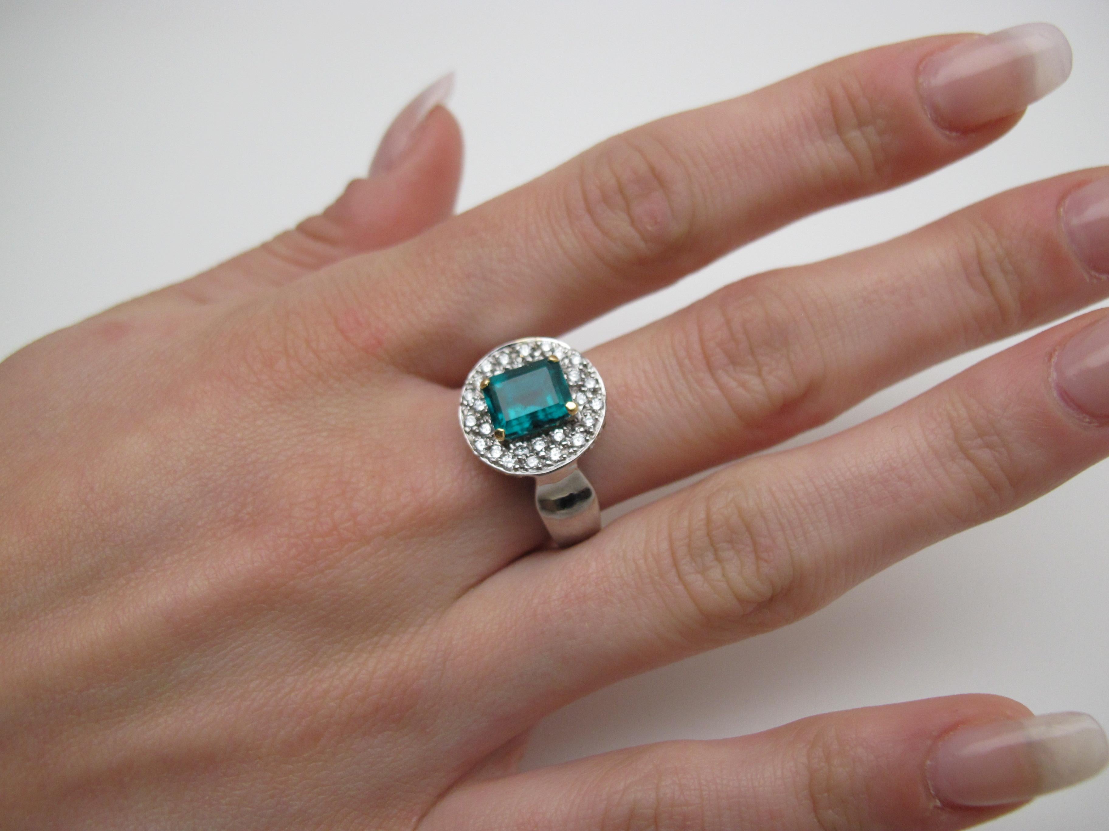 Emerald and Diamond Cocktail Ring in White Gold, 2.05 Carats For Sale 6