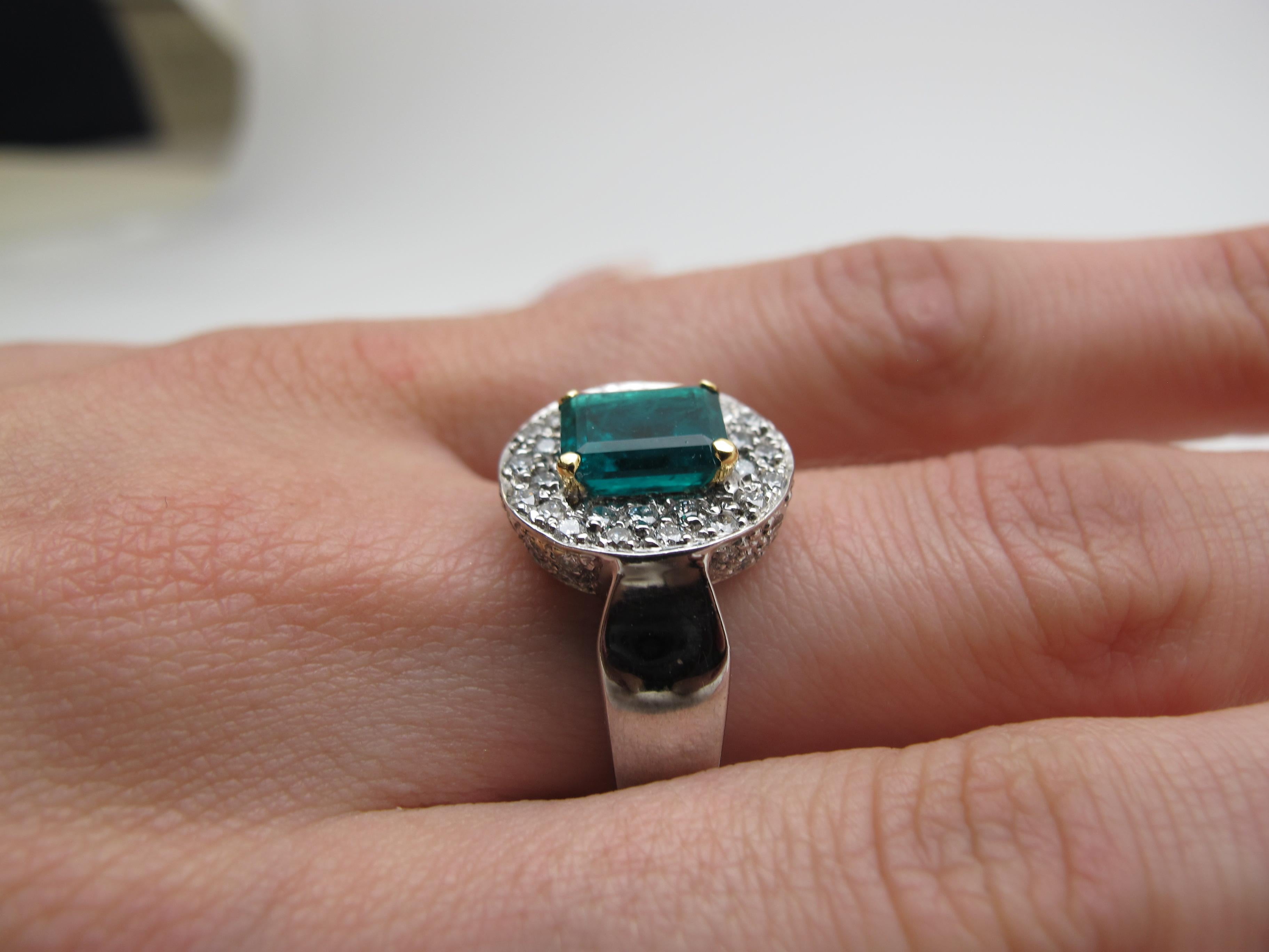 Emerald and Diamond Cocktail Ring in White Gold, 2.05 Carats For Sale 7