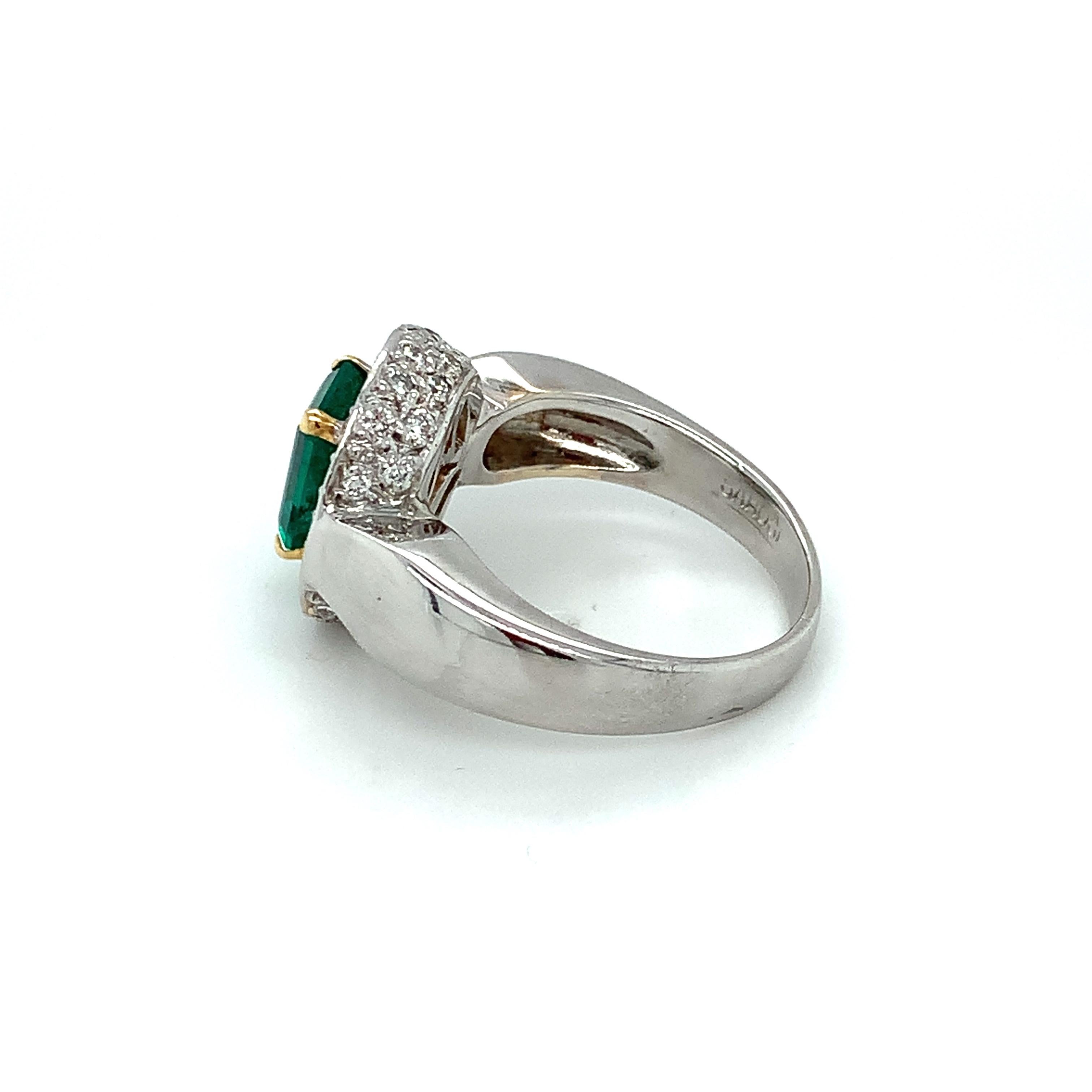 Women's or Men's Emerald and Diamond Cocktail Ring in White Gold, 2.05 Carats For Sale