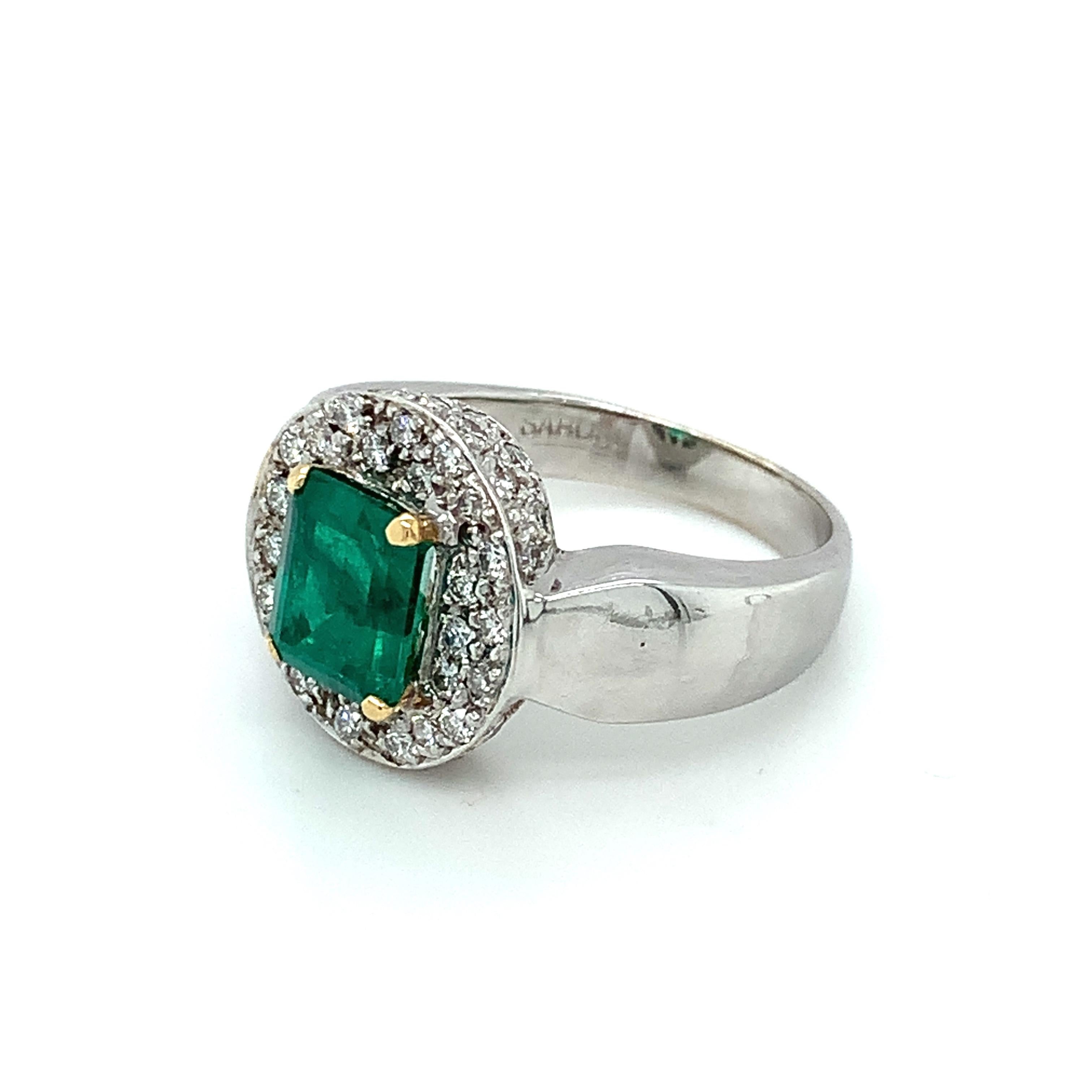 Emerald and Diamond Cocktail Ring in White Gold, 2.05 Carats For Sale 1