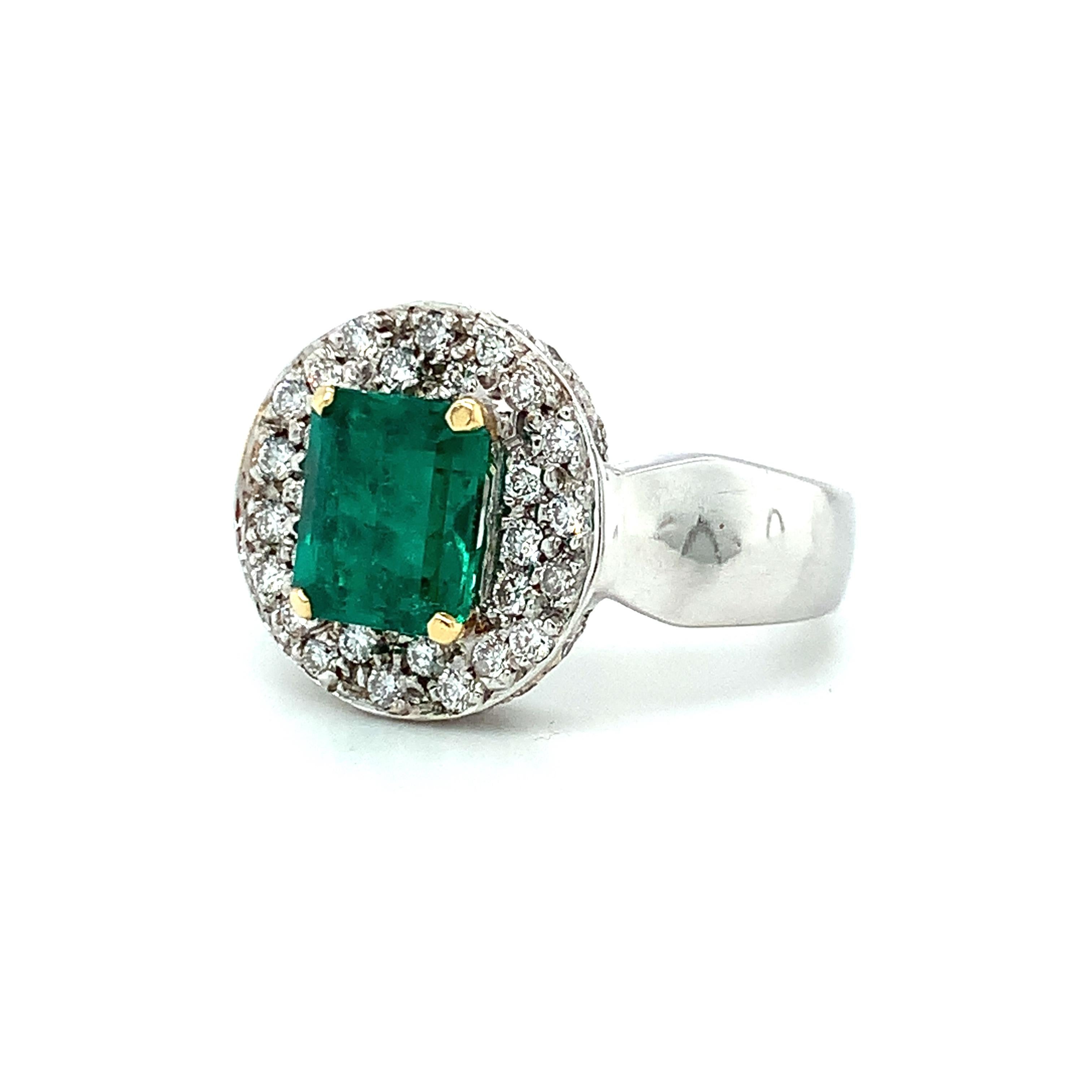 Emerald and Diamond Cocktail Ring in White Gold, 2.05 Carats For Sale 2