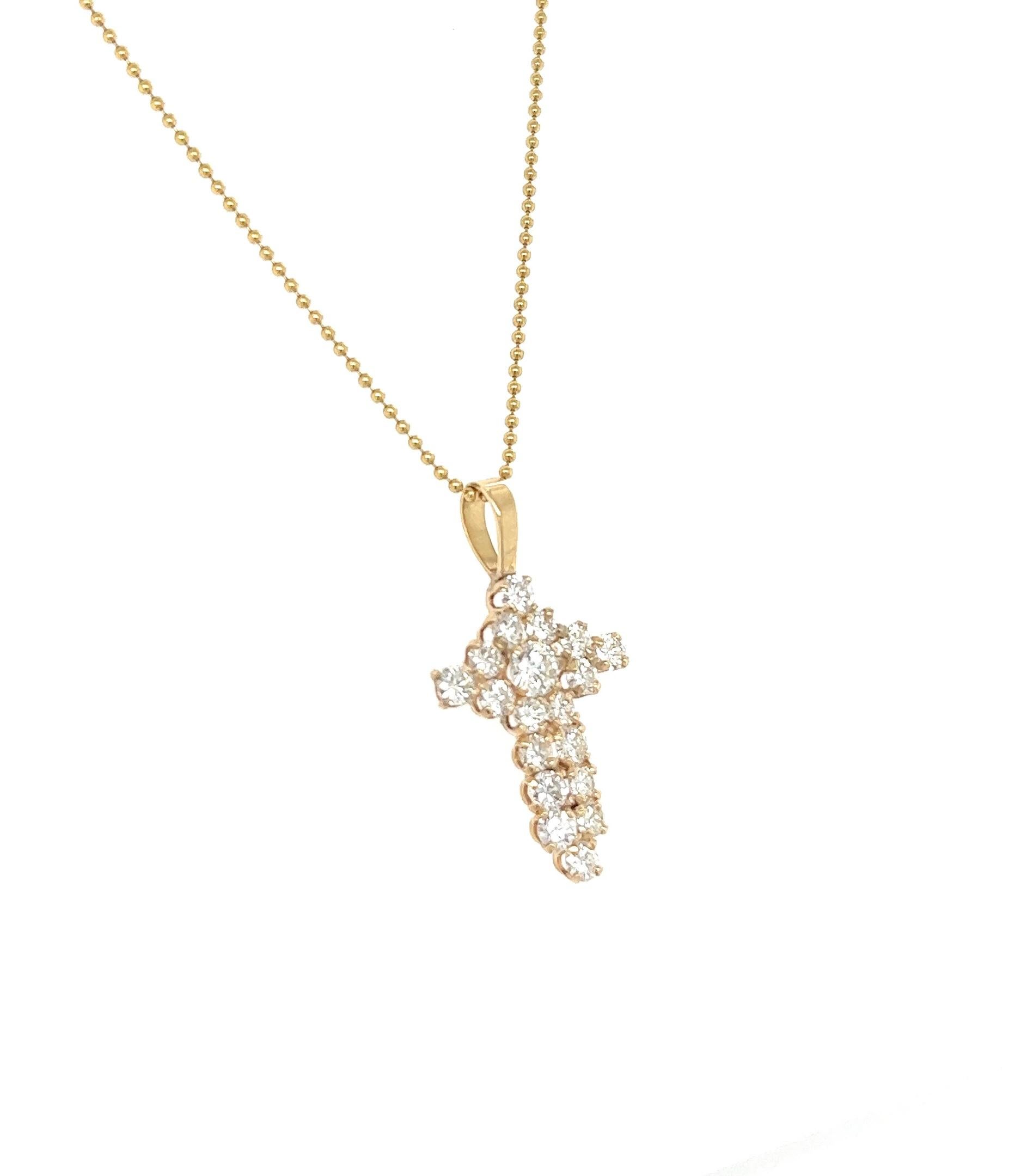 Contemporary 2.05 Carat Natural Diamond Cross Yellow Gold Chain Pendant For Sale