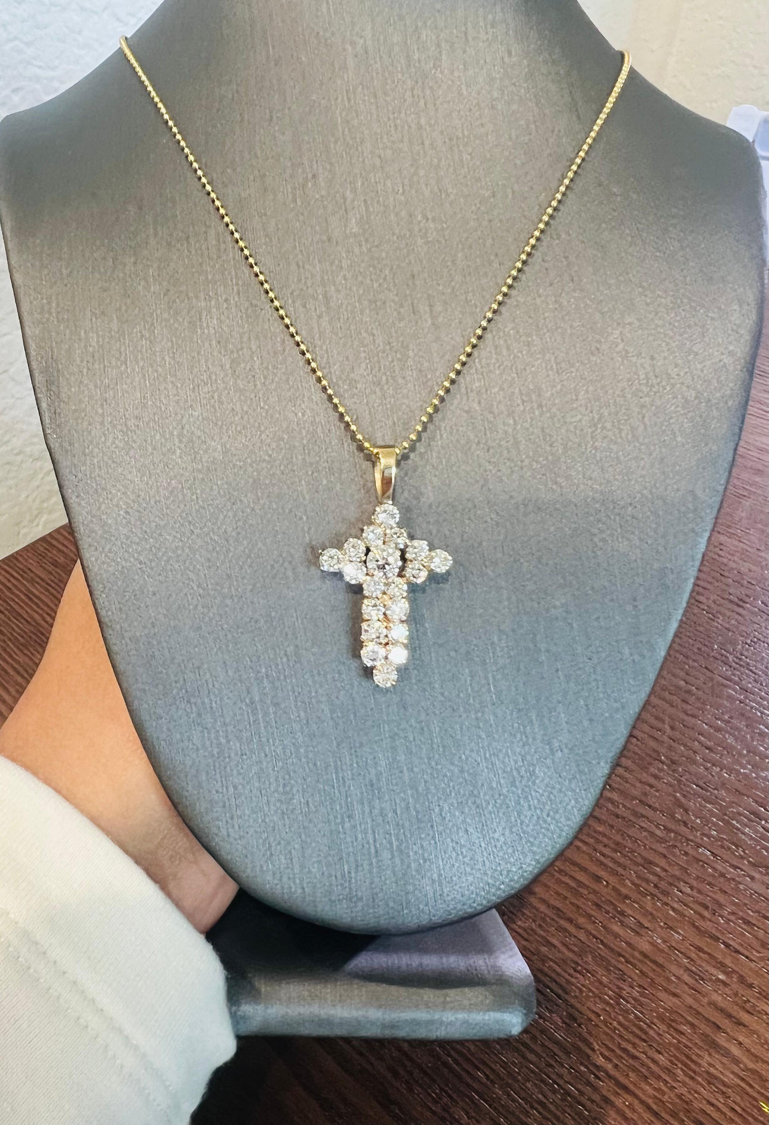 2.05 Carat Natural Diamond Cross Yellow Gold Chain Pendant In New Condition For Sale In Los Angeles, CA