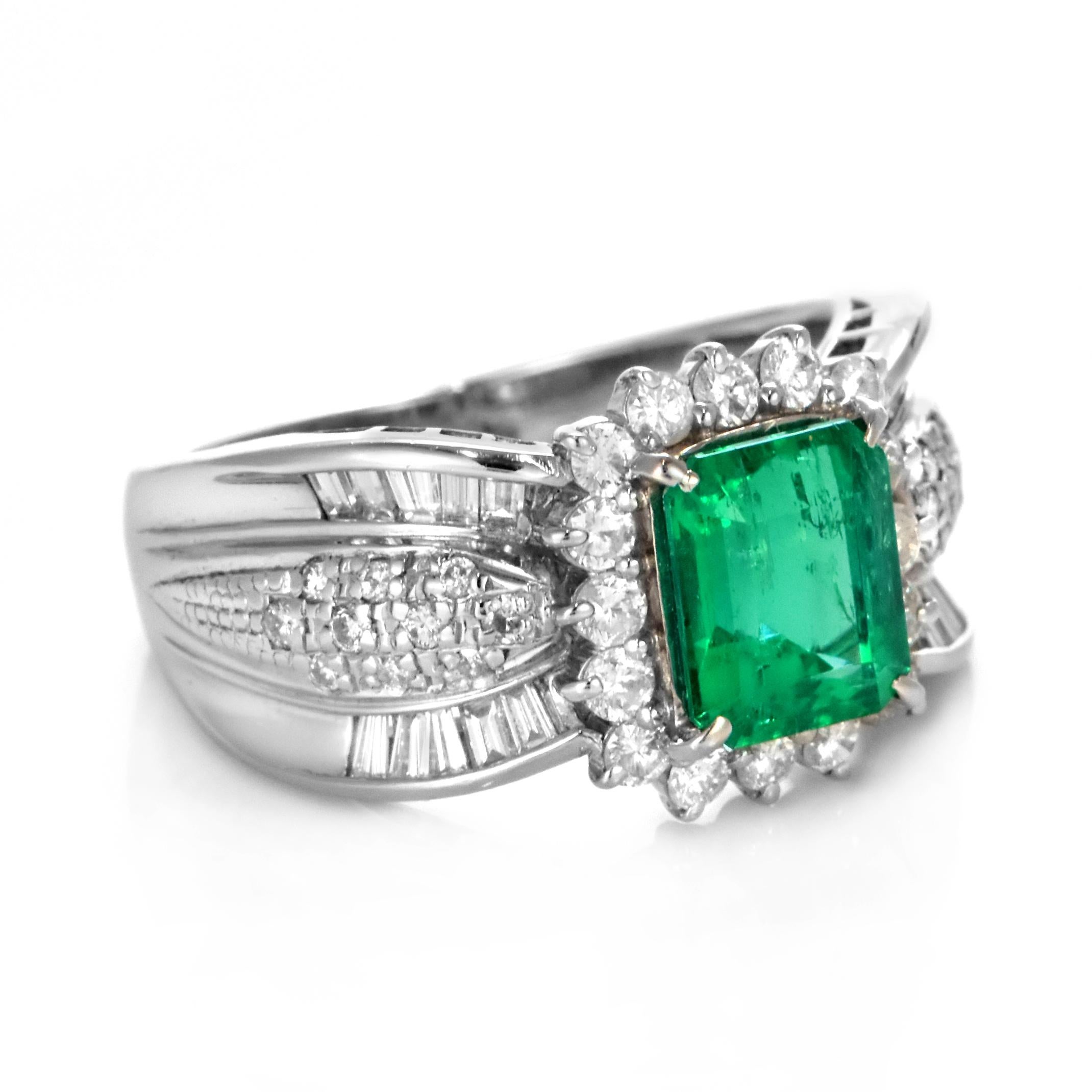2.05 Carat Natural Emerald and Diamond Cocktail Ring Made in Platinum (Smaragdschliff) im Angebot