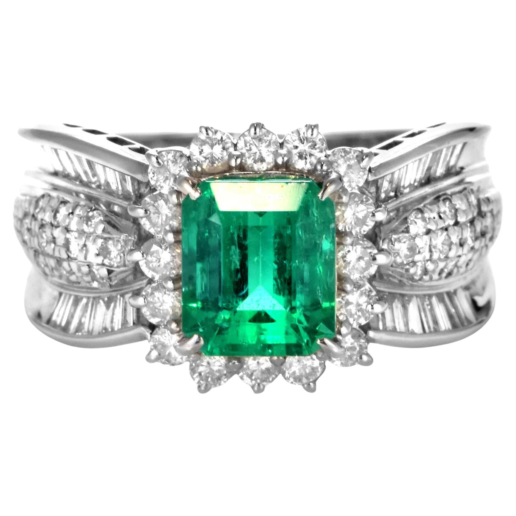 Anillo de Cóctel de Esmeralda Natural y Diamantes de 2,05 Quilates Realizado en Platino