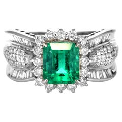 Anillo de Cóctel de Esmeralda Natural y Diamantes de 2,05 Quilates Realizado en Platino