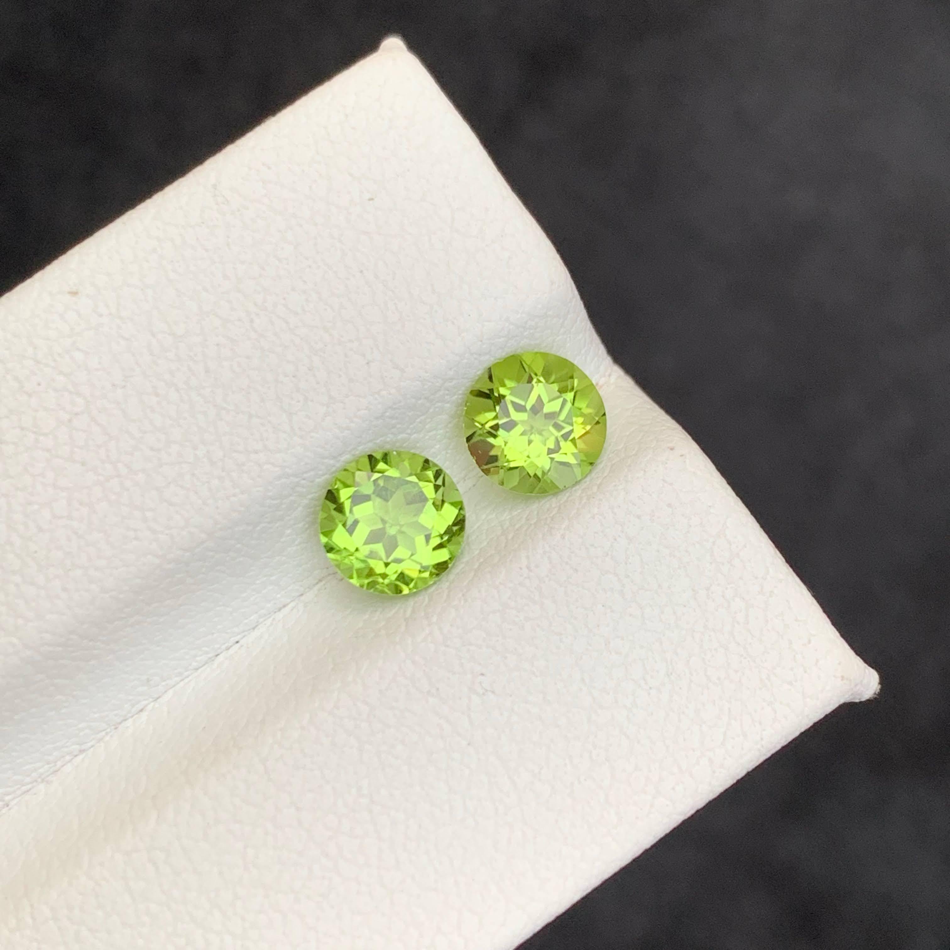 2.05 Carat Natural Loose Apple Green Peridot Pair Round Cut Pakistani Gemstones im Angebot 4