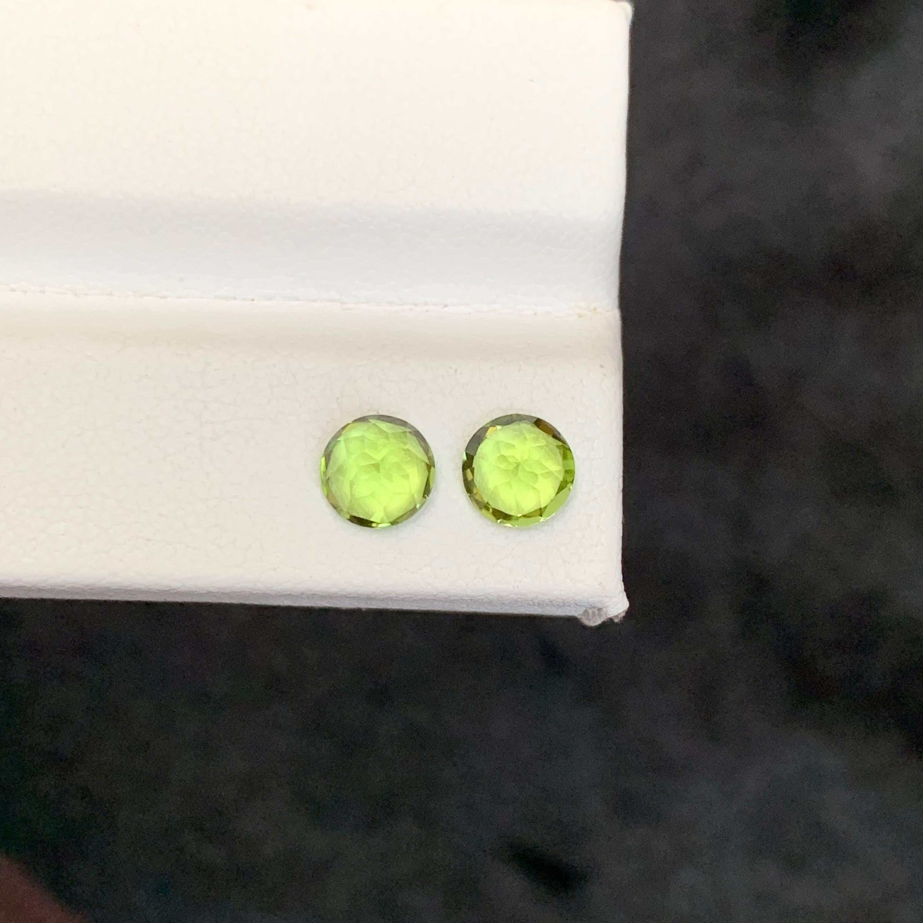 2.05 Carat Natural Loose Apple Green Peridot Pair Round Cut Pakistani Gemstones im Angebot 2