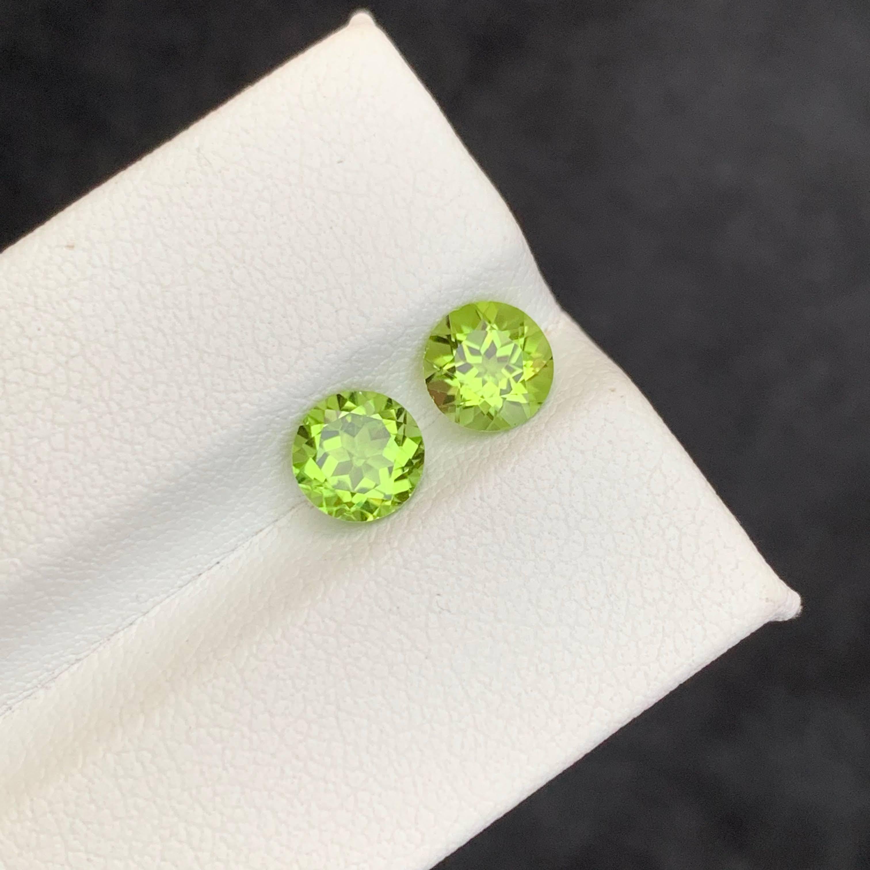 2.05 Carat Natural Loose Apple Green Peridot Pair Round Cut Pakistani Gemstones im Angebot 3