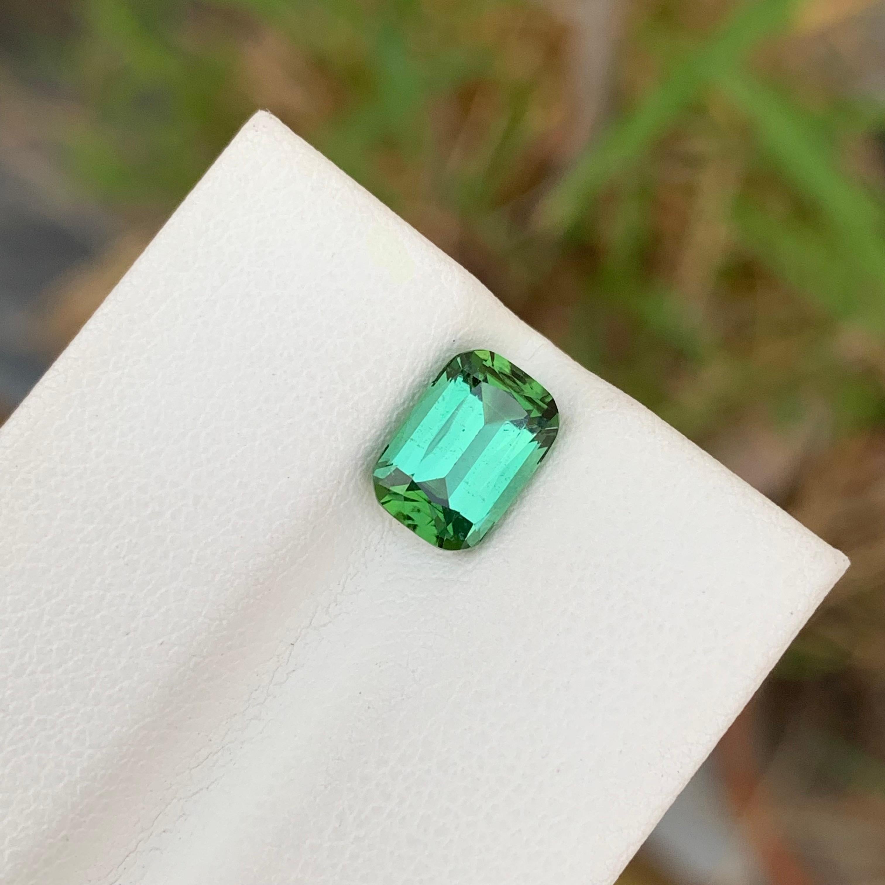 Arts and Crafts 2.05 Carat Natural Loose Blue Green Tourmaline Cushion Shape Gemstone (Tourmaline bleue verte en forme de coussin) en vente