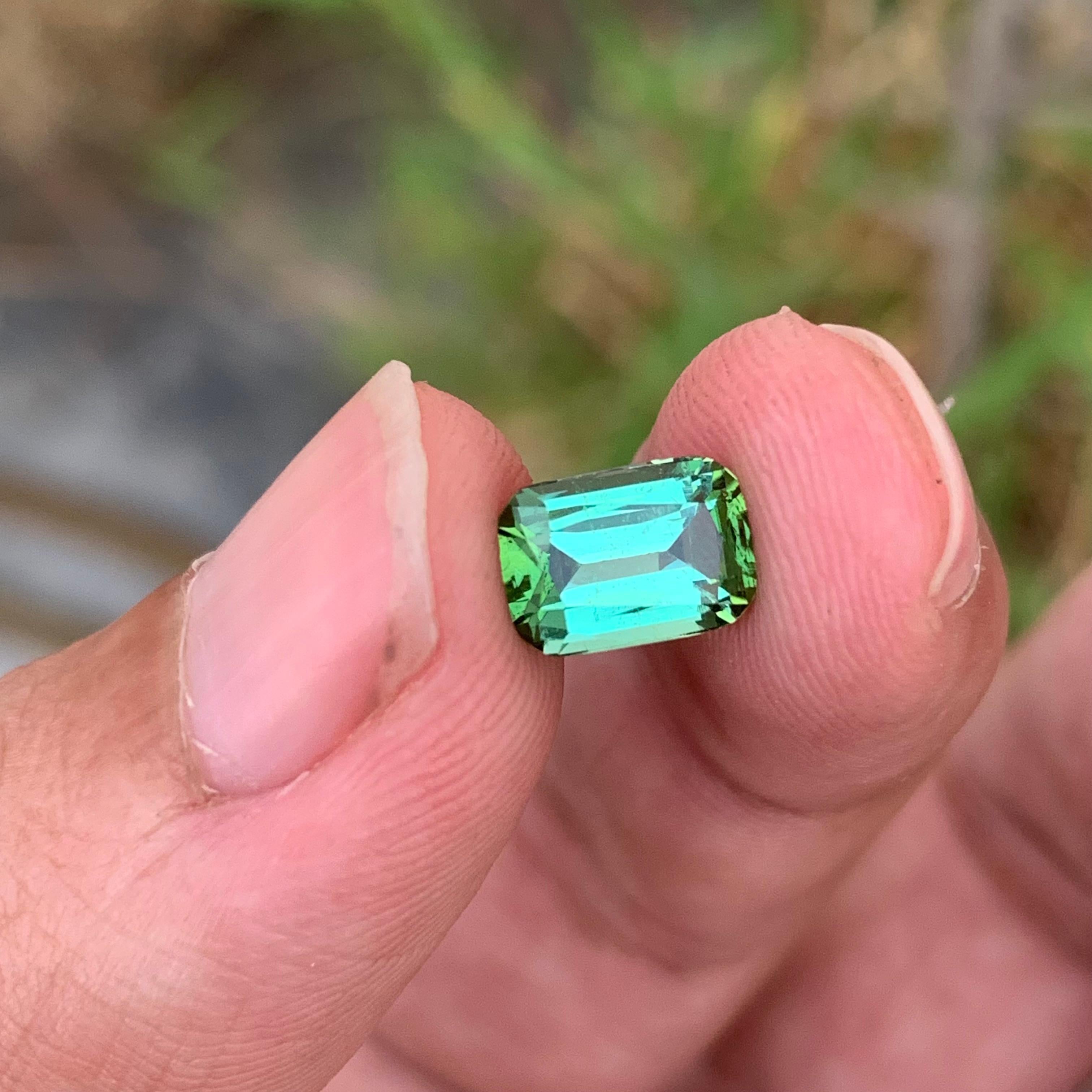 2.05 Carat Natural Loose Blue Green Tourmaline Cushion Shape Gemstone (Tourmaline bleue verte en forme de coussin) en vente 2